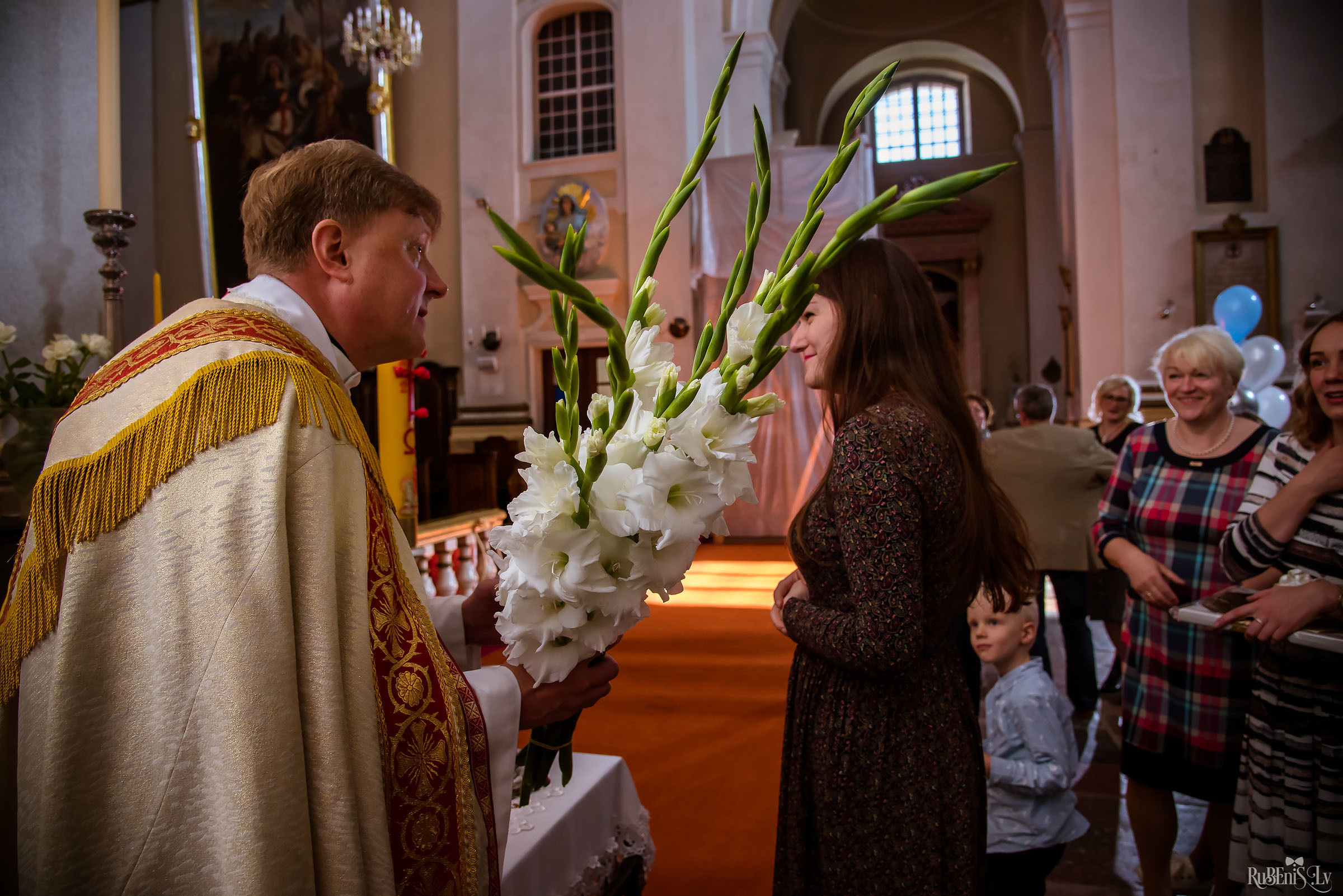 А — Крещение / Анонс. Фотограф Ромуальд Рубенис и Артемий Сташанс