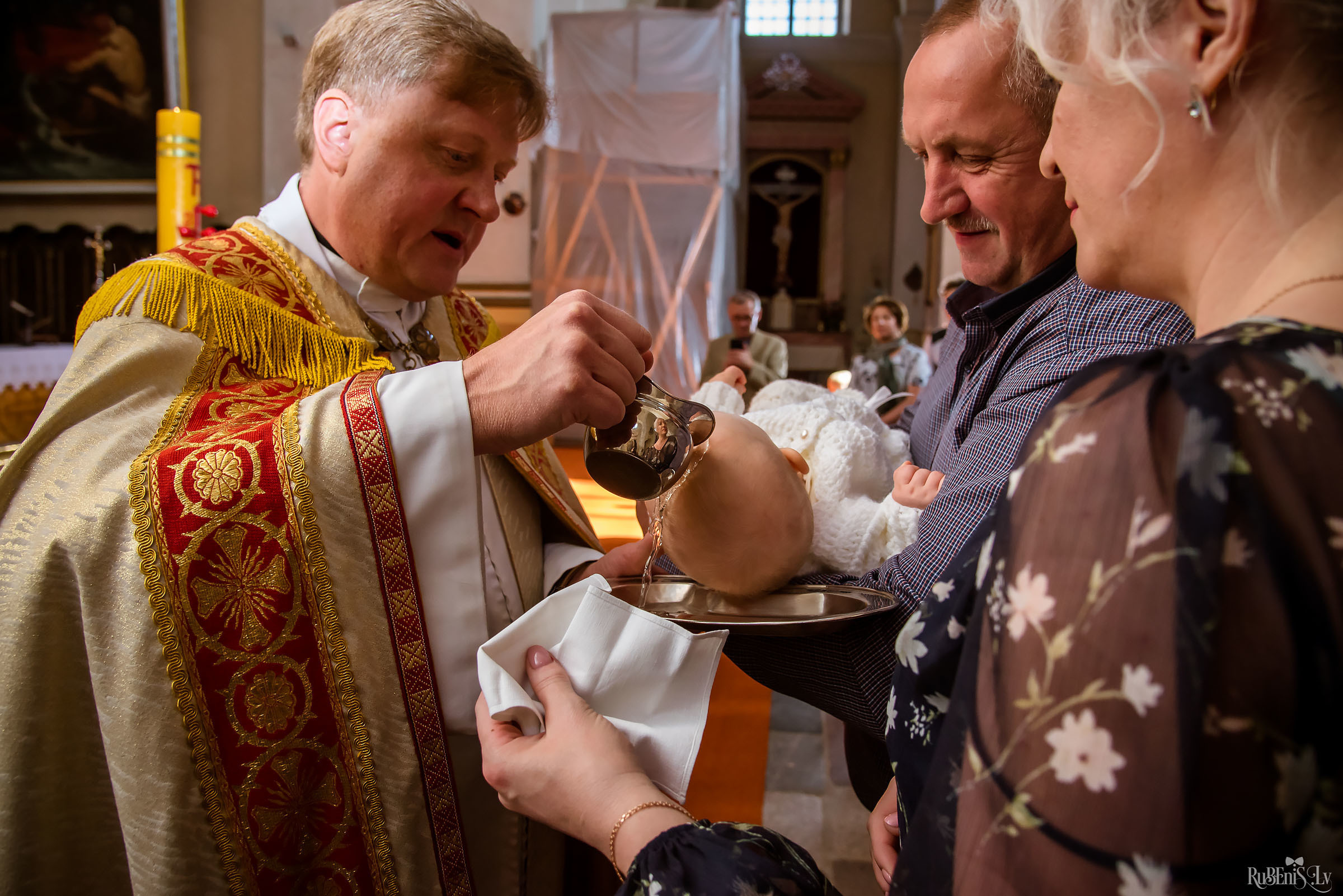 А — Крещение / Анонс. Фотограф Ромуальд Рубенис и Артемий Сташанс