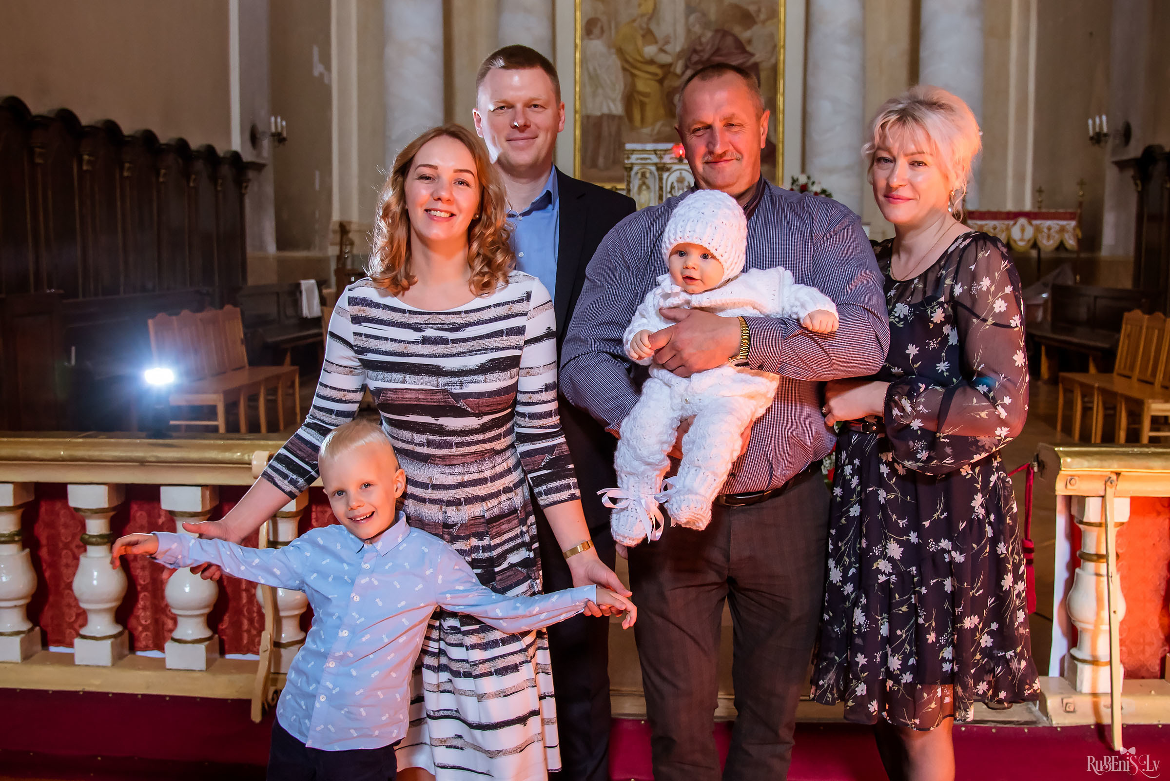 А — Крещение / Анонс. Фотограф Ромуальд Рубенис и Артемий Сташанс