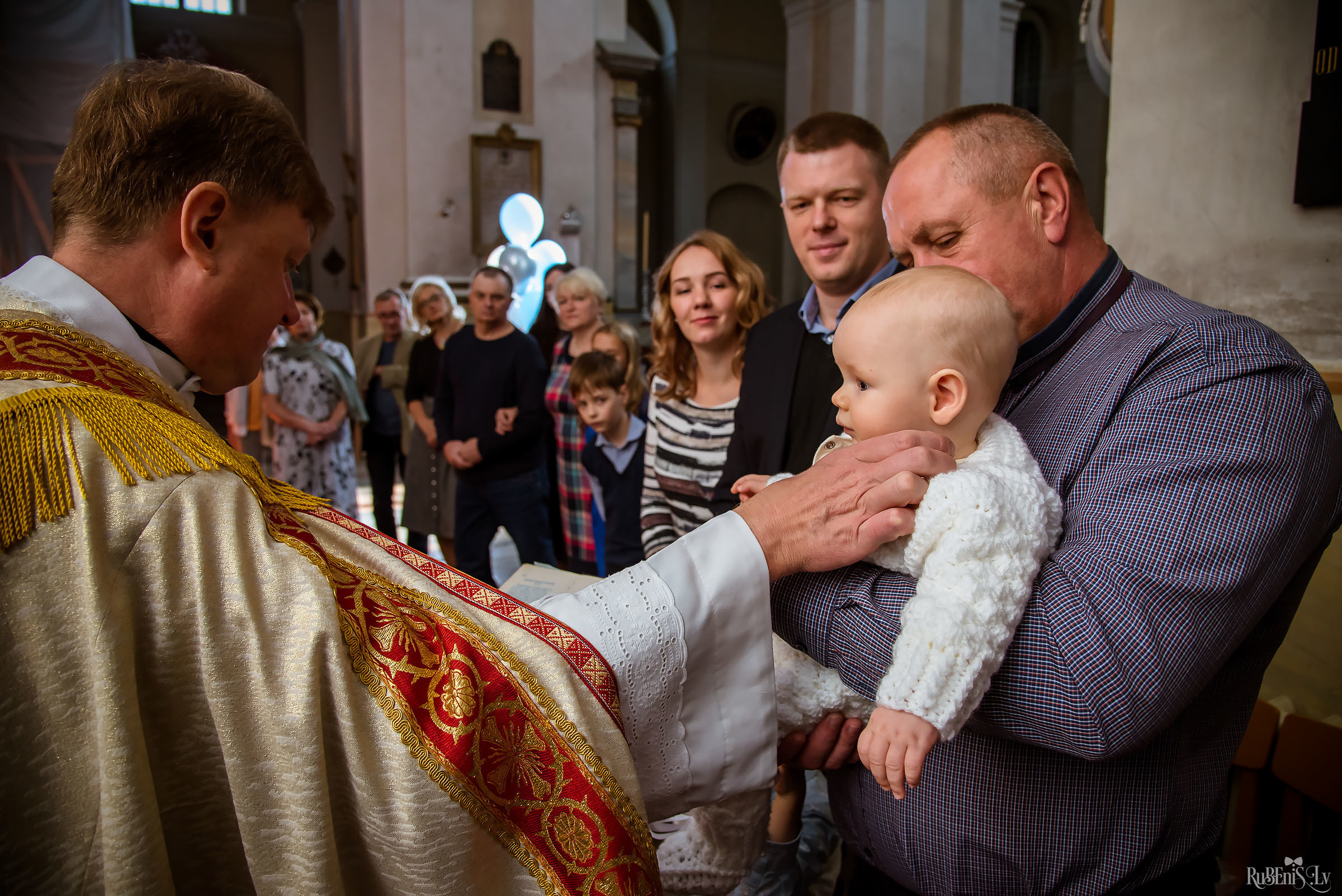 А — Крещение / Анонс. Фотограф Ромуальд Рубенис и Артемий Сташанс
