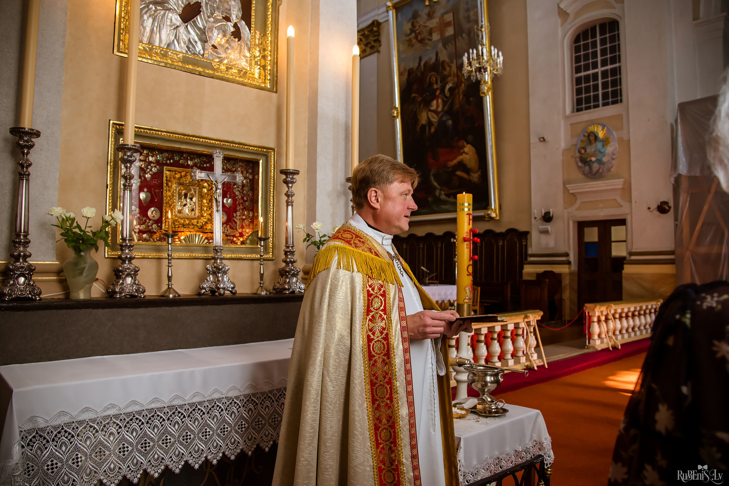 А — Крещение / Анонс. Фотограф Ромуальд Рубенис и Артемий Сташанс