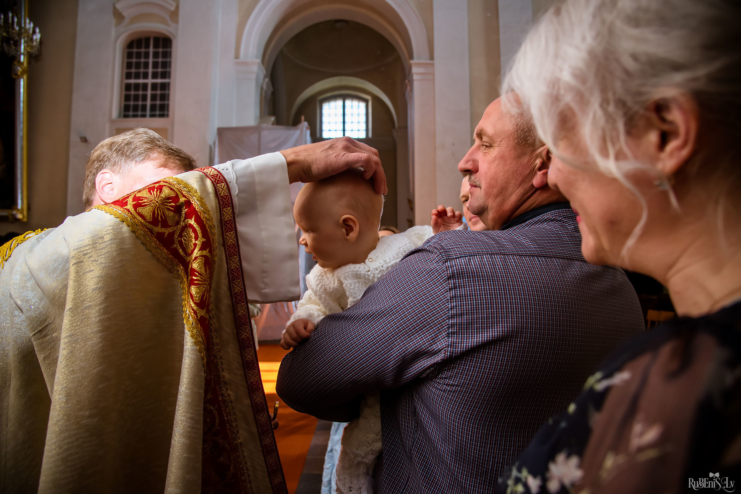 А — Крещение / Анонс. Фотограф Ромуальд Рубенис и Артемий Сташанс