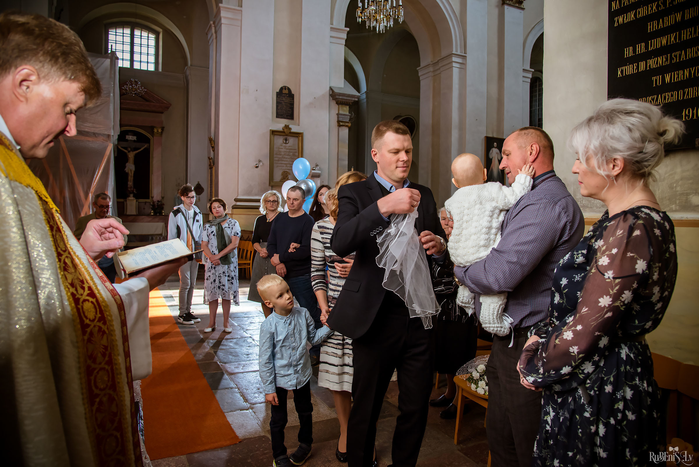 А — Крещение / Анонс. Фотограф Ромуальд Рубенис и Артемий Сташанс