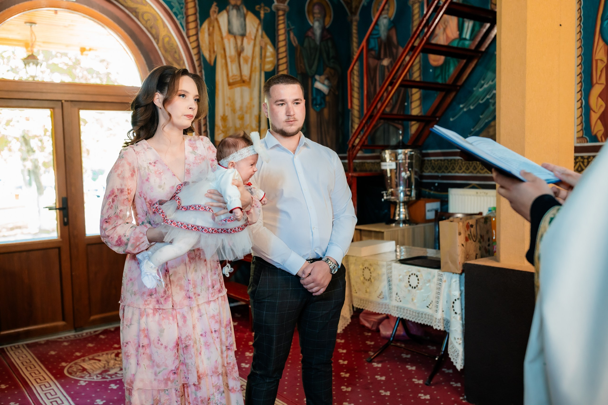 fotograf botez Miruna Parascheva, fotografie botez Botoșani, fotograf Alin Chirilă, amintiri botez, fotografii botez, botez Miruna Parascheva, fotograf copii, fotografie botez în Botoșani-alt="botez Miruna Parascheva, fotografie botez Alin Chirilă, amintiri botez, fotografii emoționante botez Botoșani"-- fotografii-botez-bebelus- amintiri-botez-micuț- moment-sfânt-crestinare- fotografie-emotionanta-botez- detalii-botez-bebelusi- parinti-fericiti-la-botez- fotograf-botez-profesionist- botez-in-biserica-ortodoxa- micuț-botezat-cu-emoție- zâmbete-și-lacrimi-la-botez- bebeluș-la-cristelniță- decor-botez-colorat- botez-cu-dragoste-și-credință- emotie-pura-la-botez- fotograf-botez-botosani- botez-iasi-suceava-fotograf- amintiri-nepretuite-botez