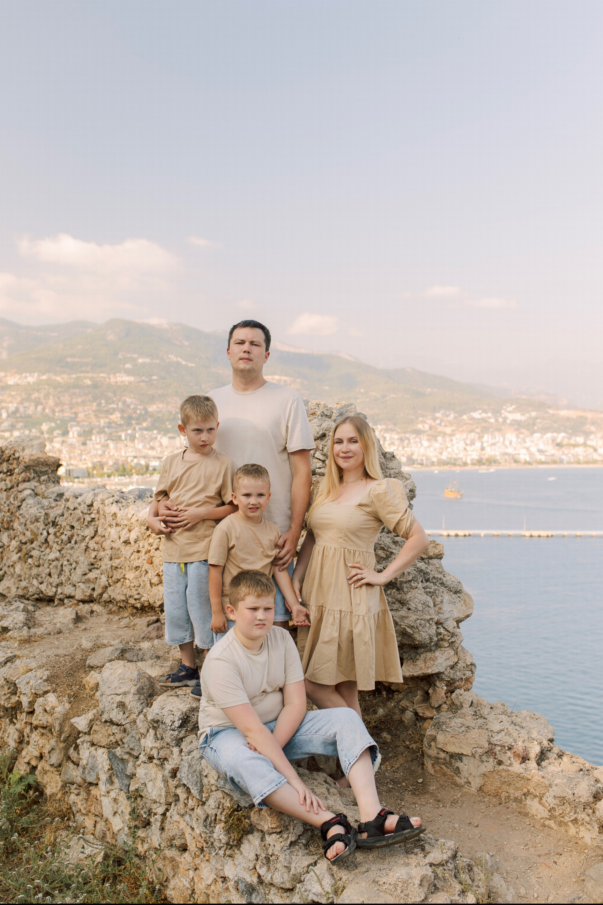 Семейная фотосессия в старой Аланиипамятные фото из отпуска Турция.Семейная фотосессия в старой Алании — Прогулка у крепости (Alanya Kalesi). Алсу Девели | Свадебный и семейный фотограф в Турции Алании, Алания, Аланья, Сиде, Белеке, Анталия