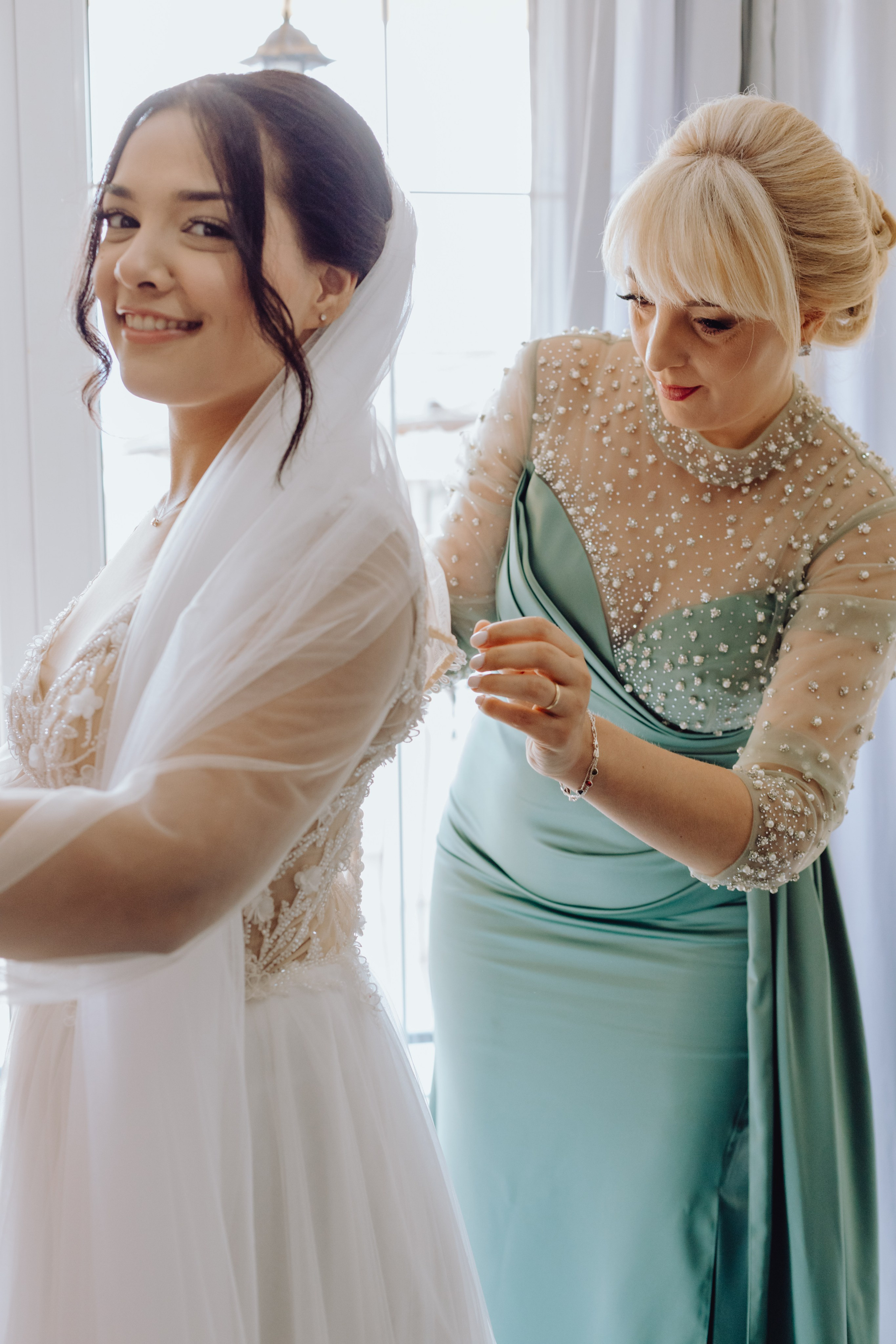 Moise & Delia. Wedding & couple photographer from Romania Rut Vetan