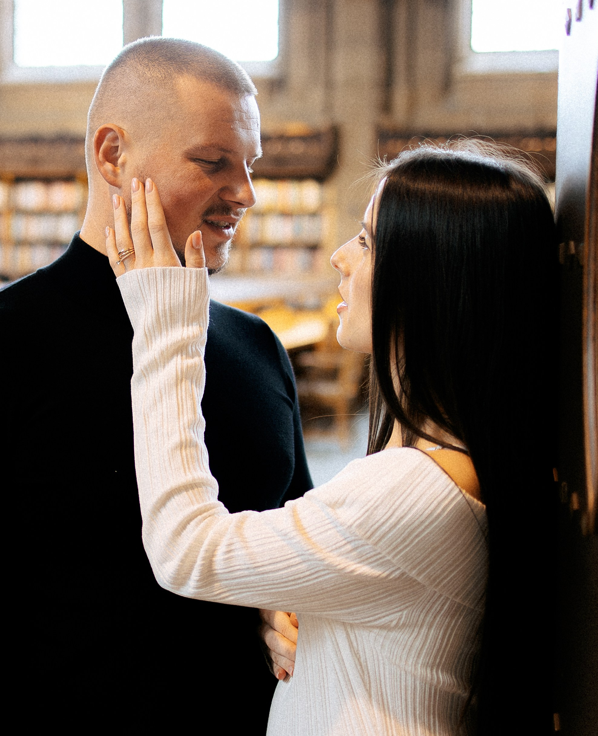 Family in the library. Family photographer Oregon — Washington