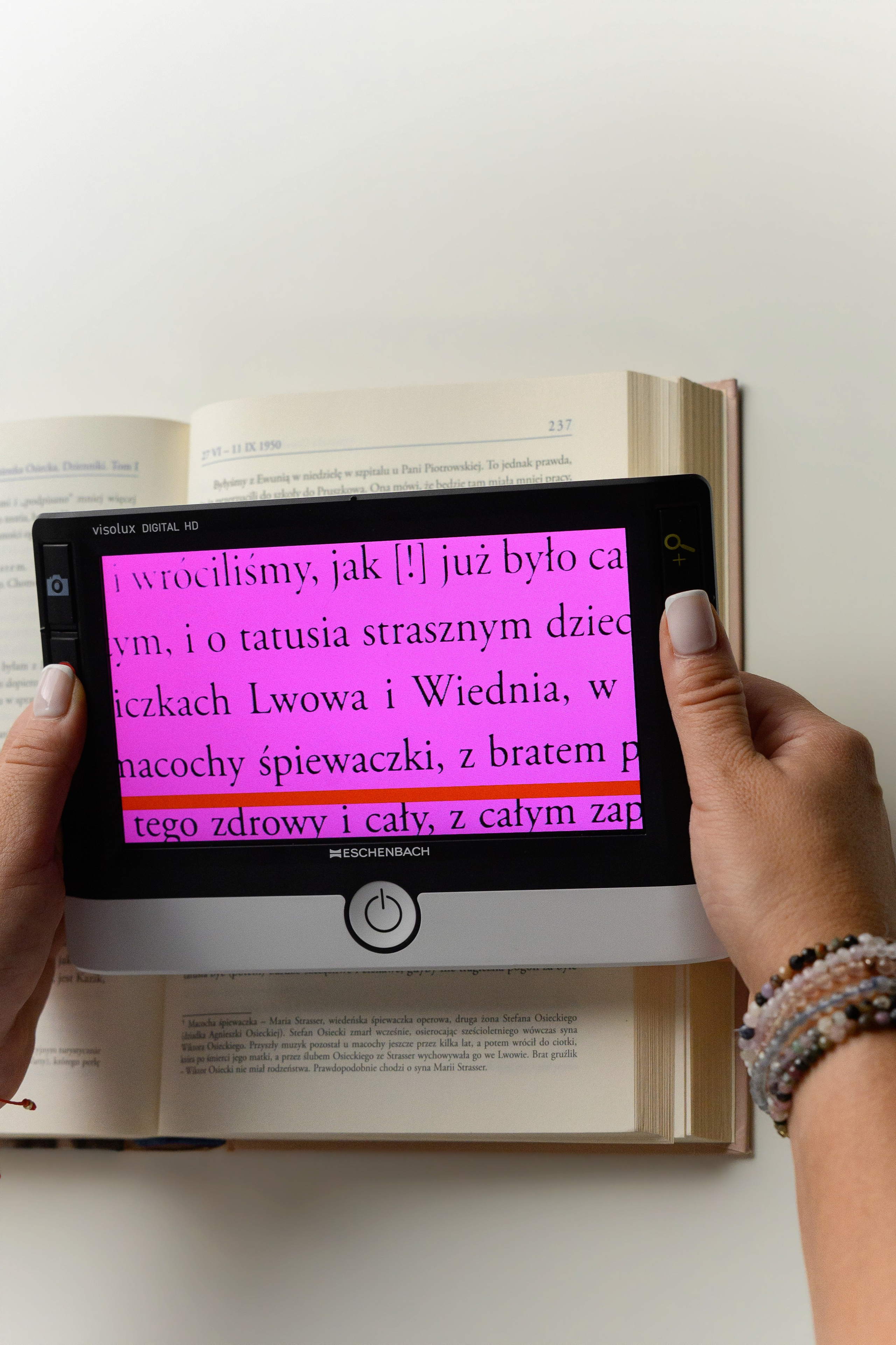 Sesja produktowa w studio fotograficznym. Wedding photographer Warsaw and Europe