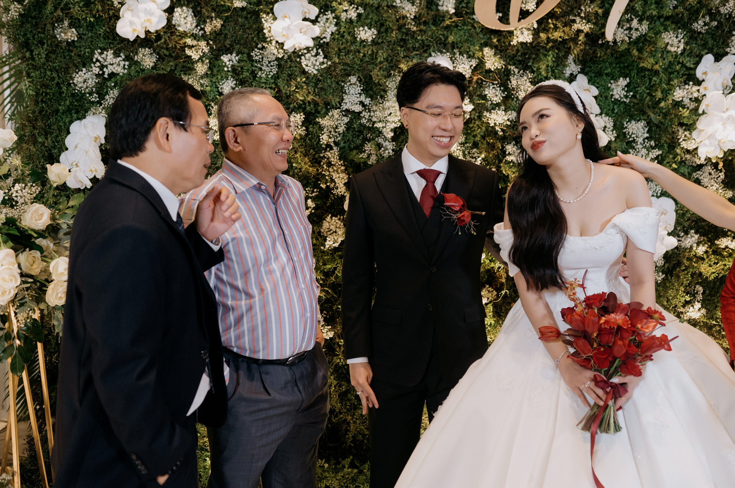 DAT & TU / Wedding Party. Saigon Wedding Present | Art Beyond Moments