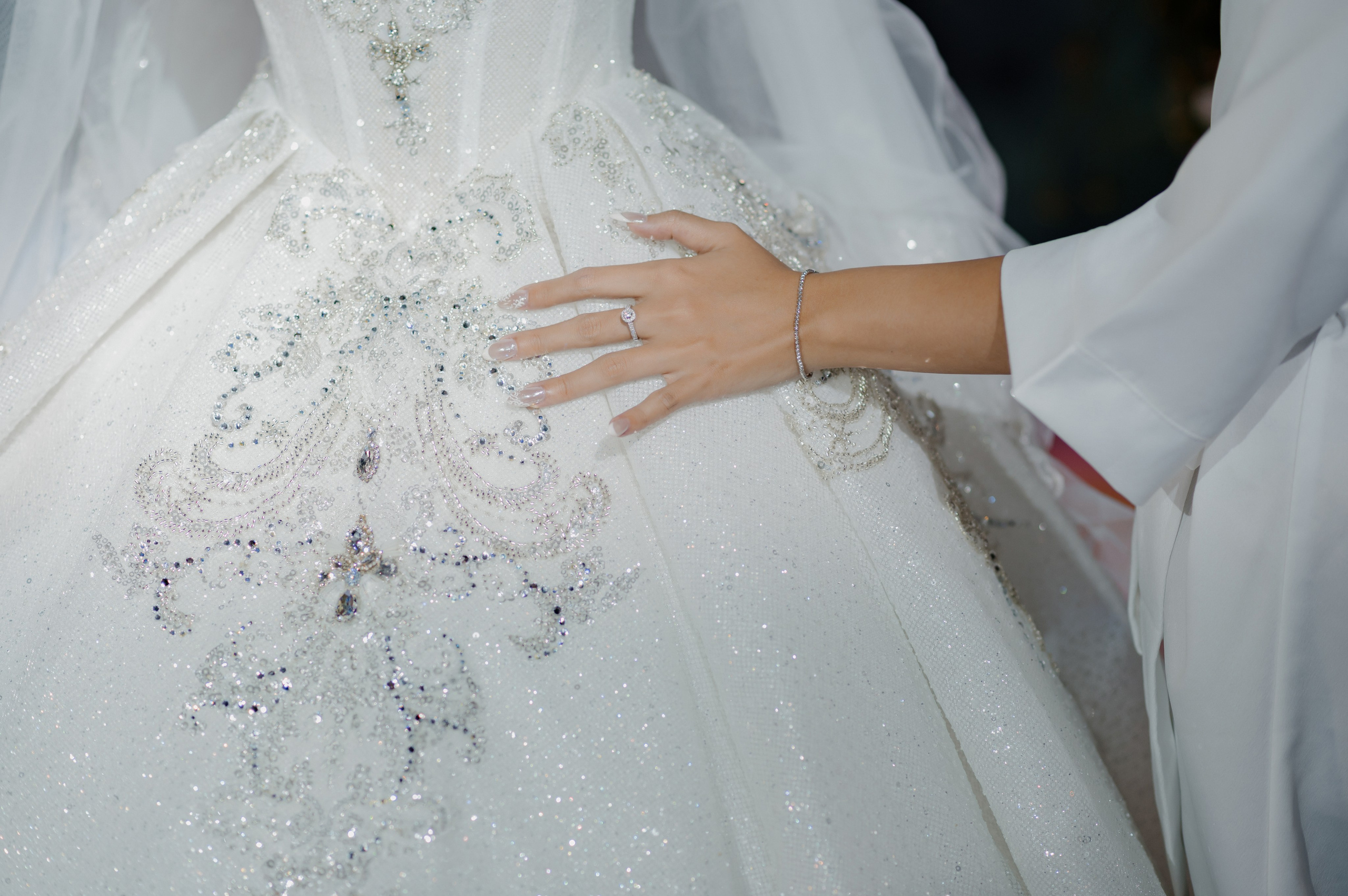 KHANG & QUYEN / Lavela Hotel. Saigon Wedding Present | Art Beyond Moments
