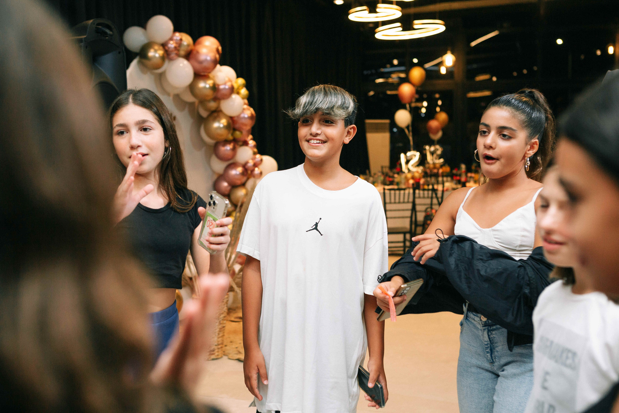 PARTY WITH FRIENDS. Https://shi-photo.com/