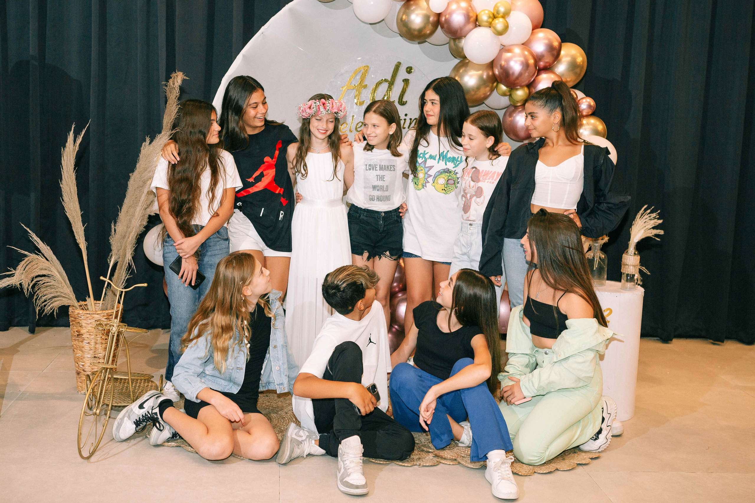 PARTY WITH FRIENDS. Https://shi-photo.com/