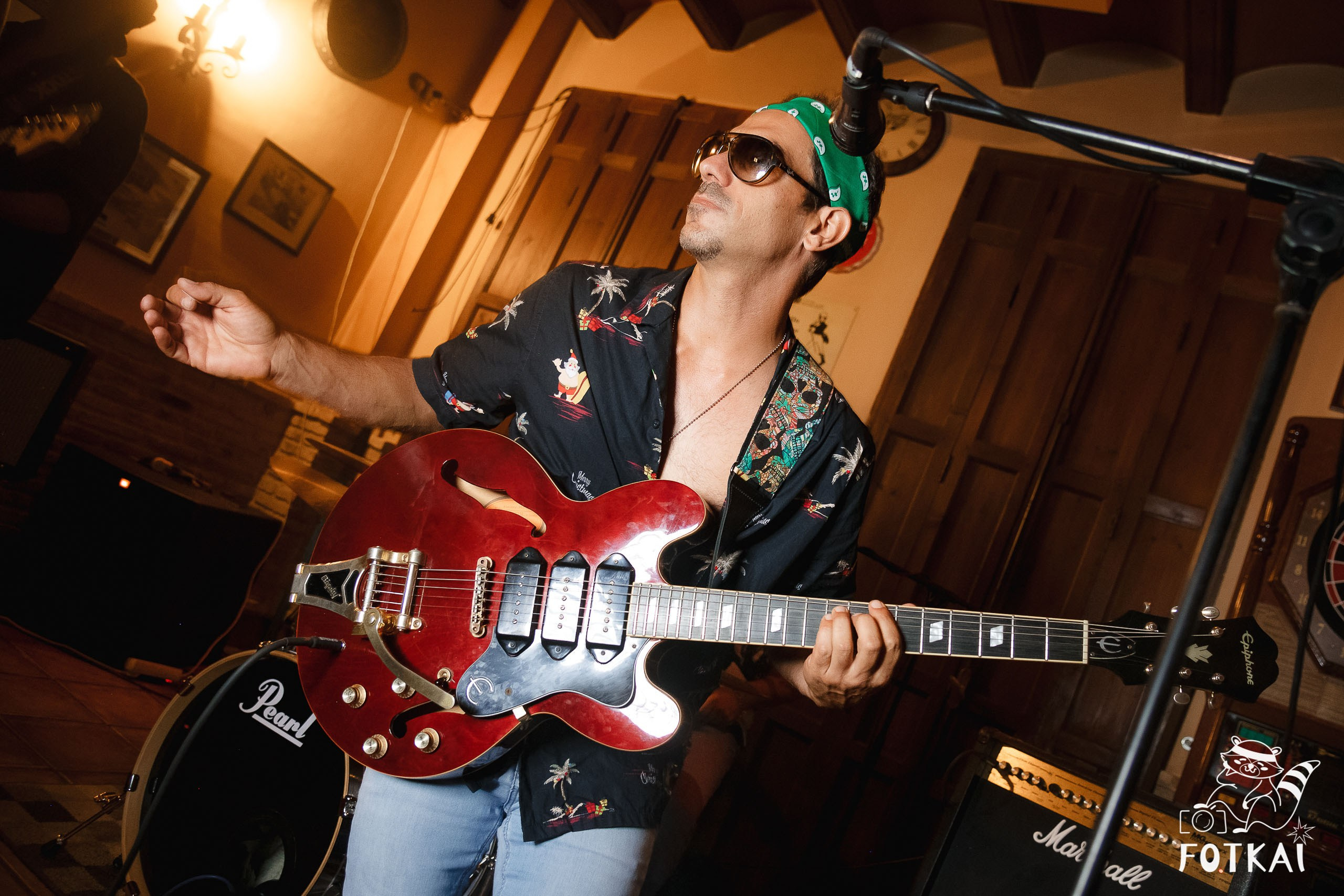 Stones of the Coast en Café Aljibe Rojales: Reportaje fotográfico 30.08.25 | FOTKAI