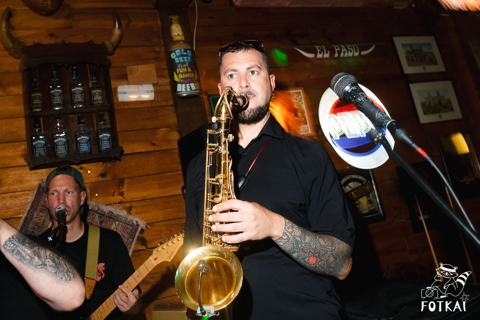 Los Ekilibristas de la Cuerda Floja — Фото с концерта в Торревьехе, 2026 | FOTKAI