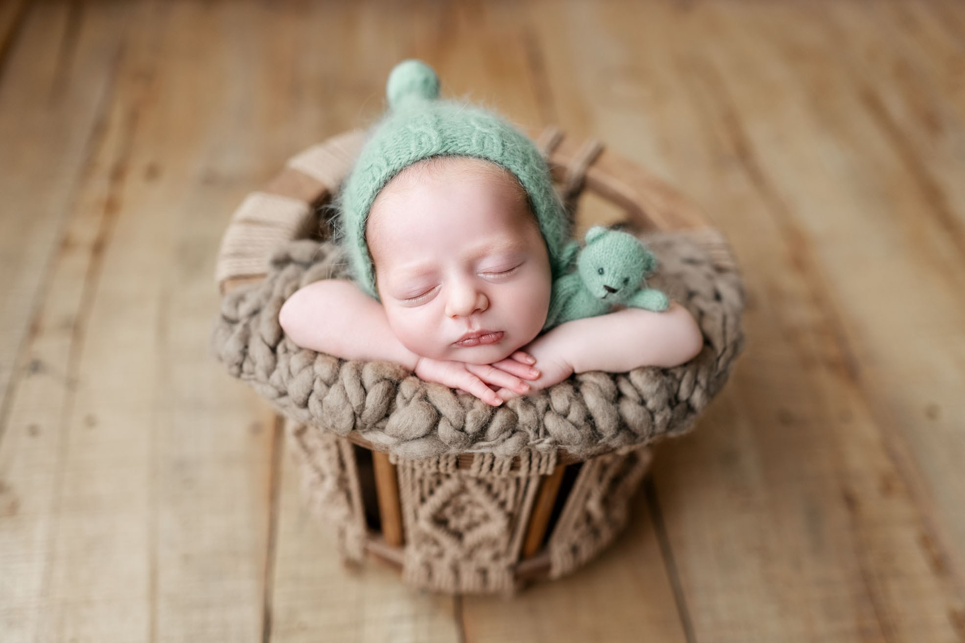 ניו בורן. צילומי הריון, ניו בורן, גיל שנה בראשון לציון -Jenya Rosso Photography