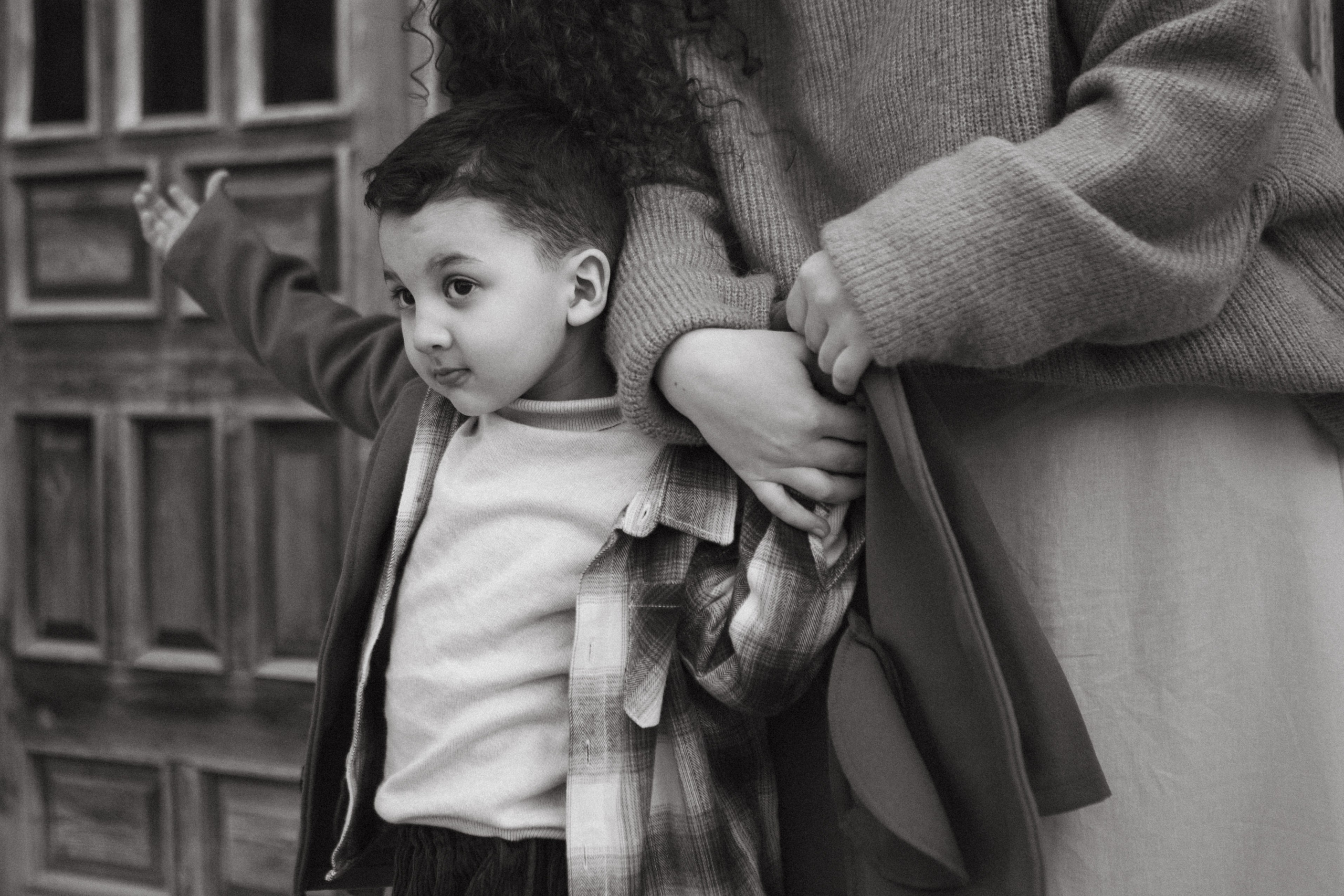 Lika and Anar. Family photographer in Saudi Arabia