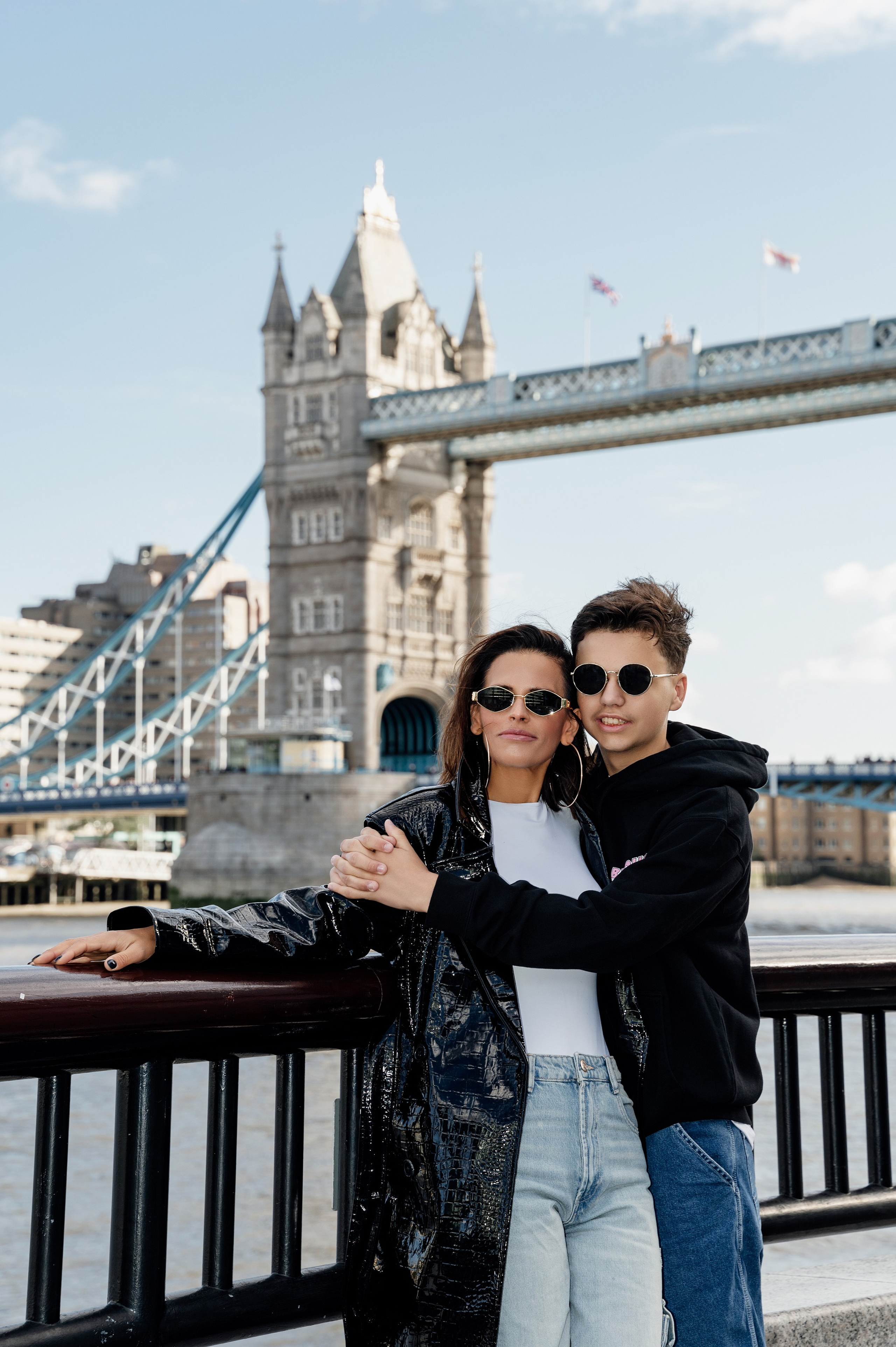 Tower Bridge+Westminster Carmela with son. FAMILY AND WEDDING PHOTOGRAPHER IN LONDON MARINA RIVA