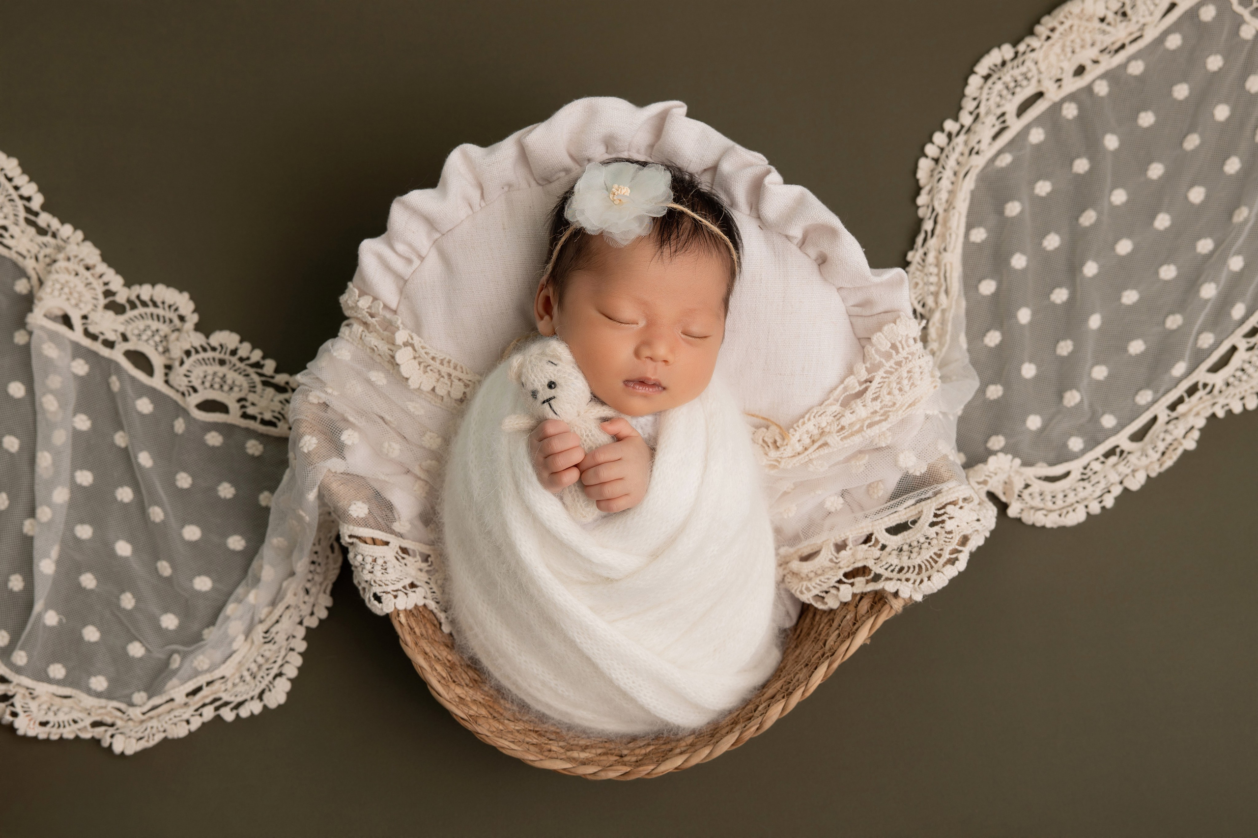 Newborn Classic. Family photographer in Bay Area, California