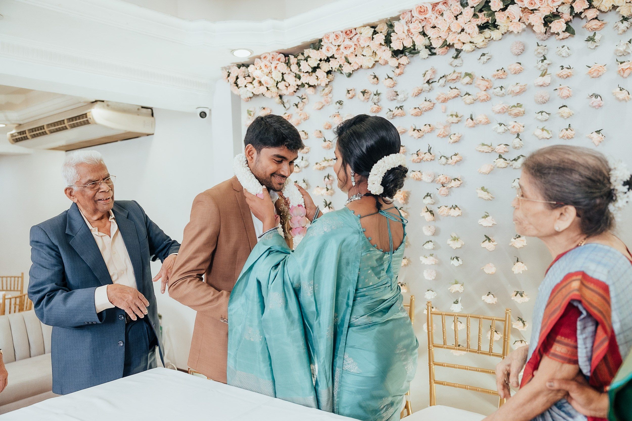 Top Tamil Wedding Photographer in Colombo | Ceylon Stories
