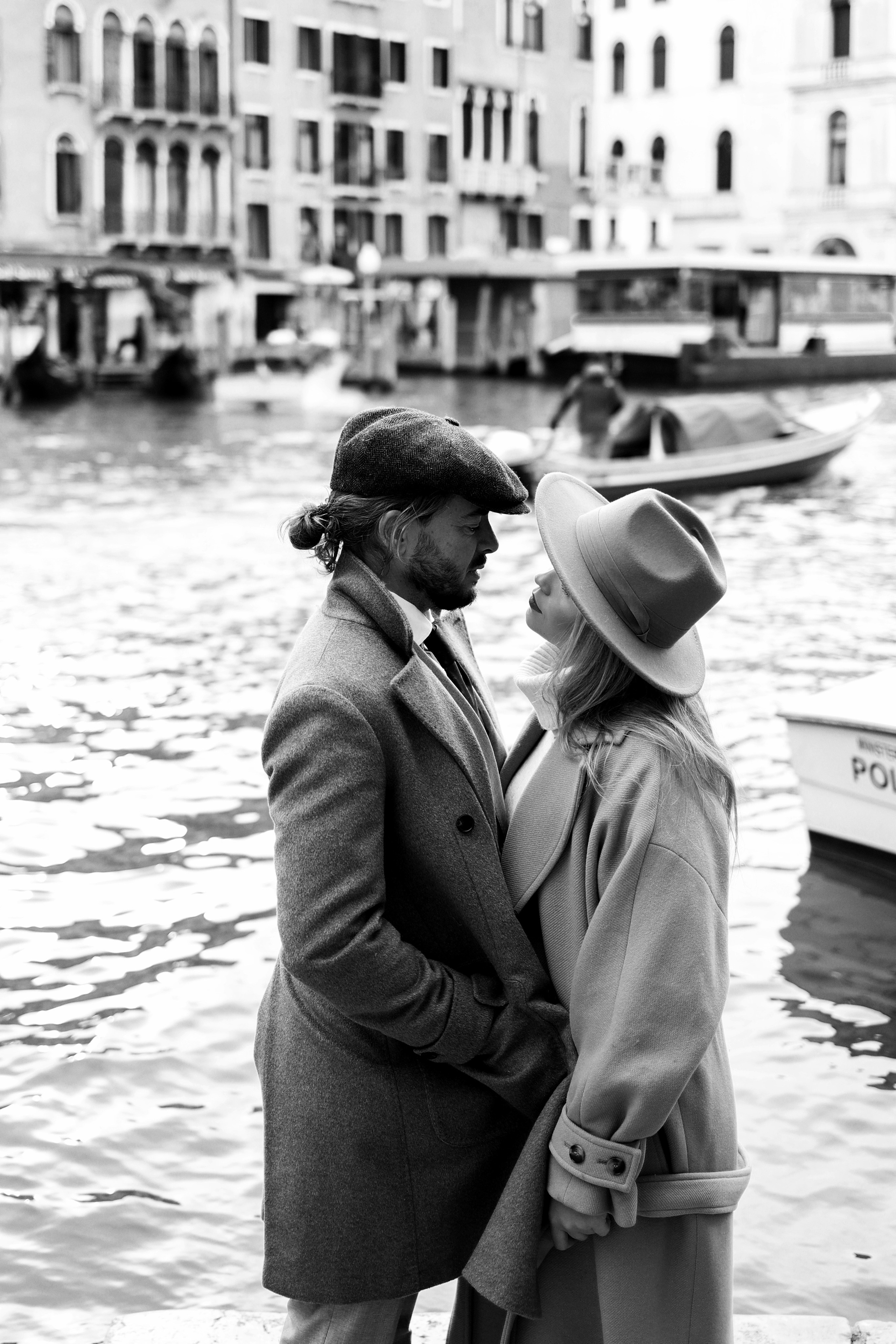 Romantic photoshoot in Venice. Photographer in Venice, Viktoria Antonova