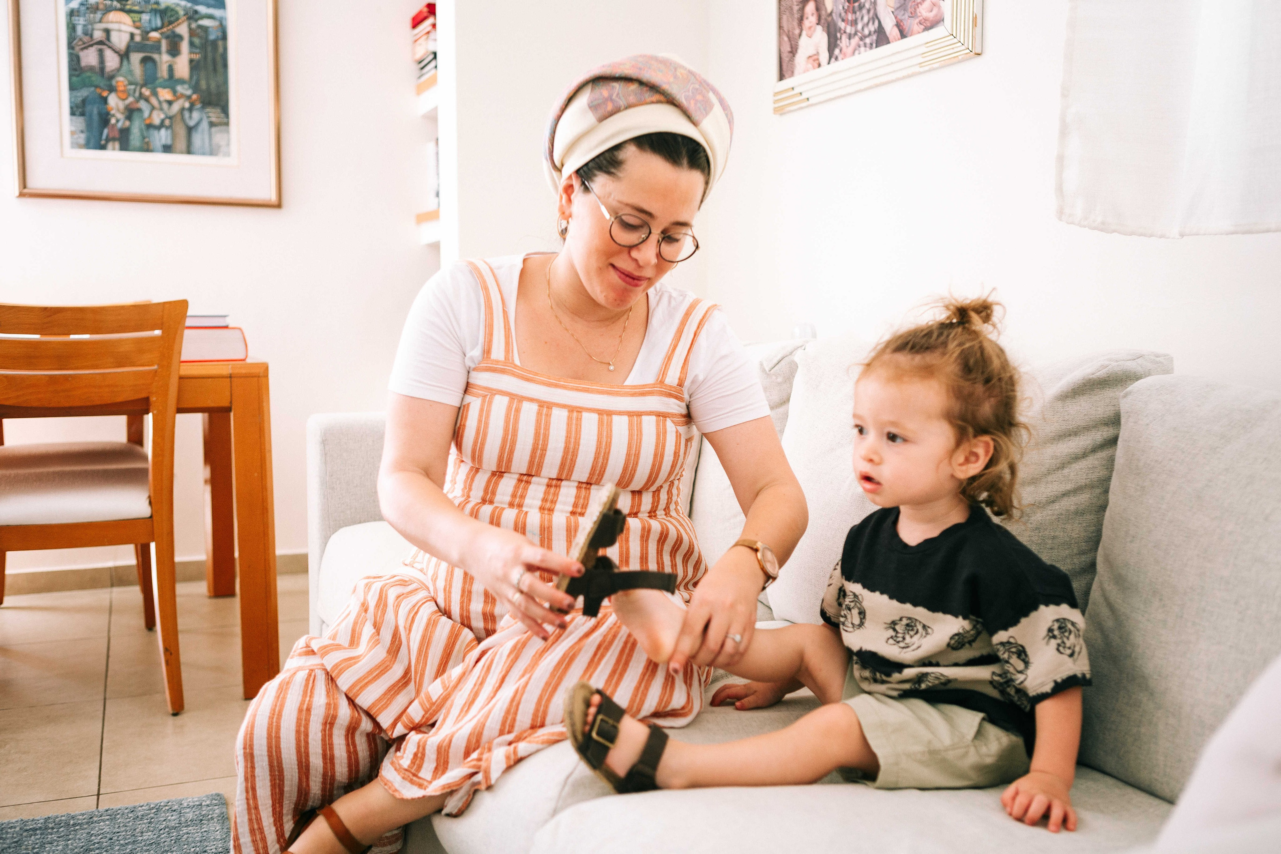 MAALE ADUMIM, HOME PHOTO SESSION + DESERT. Https://shi-photo.com/