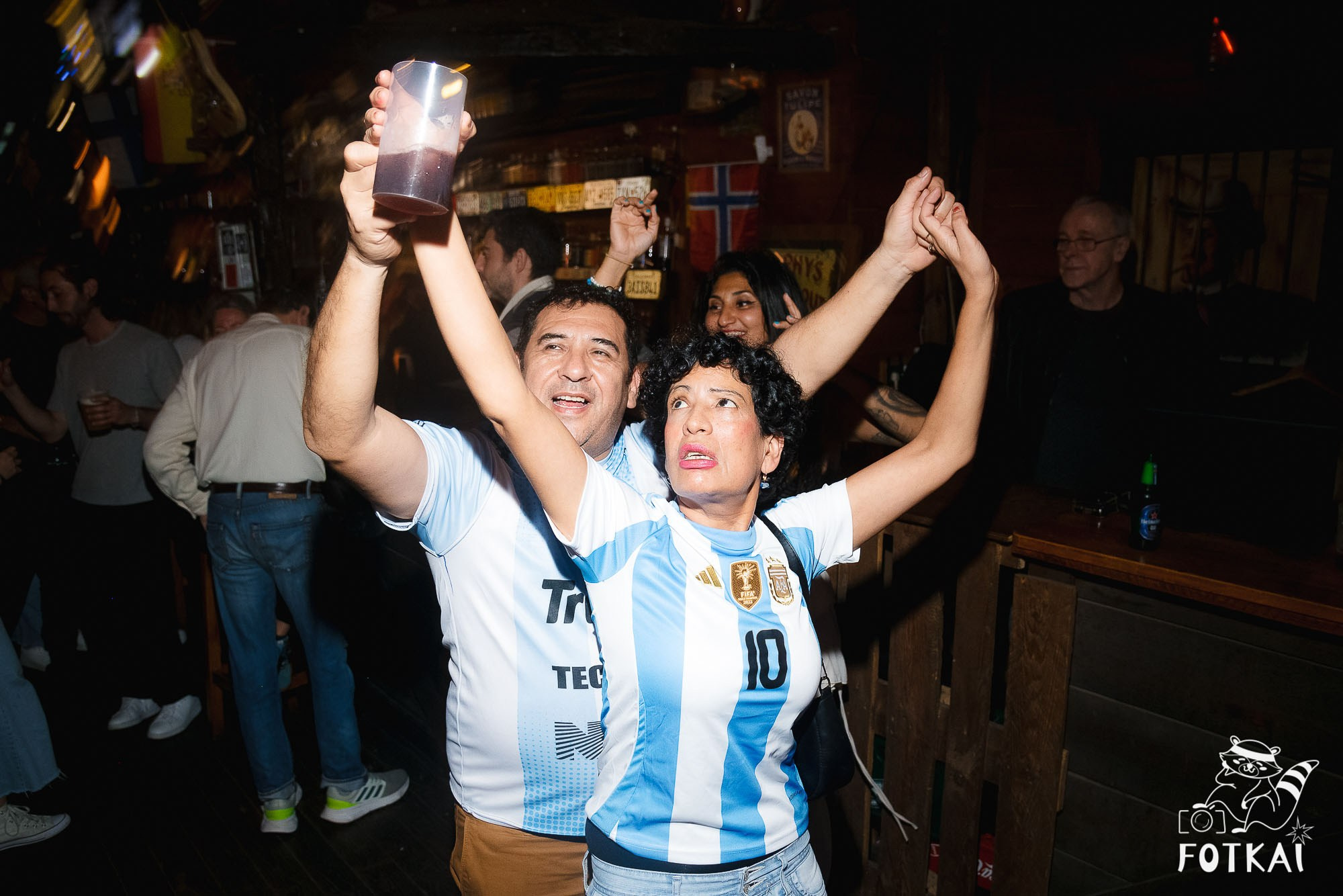 Los Ekilibristas de la Cuerda Floja — Фото с концерта в Торревьехе, 2026 | FOTKAI