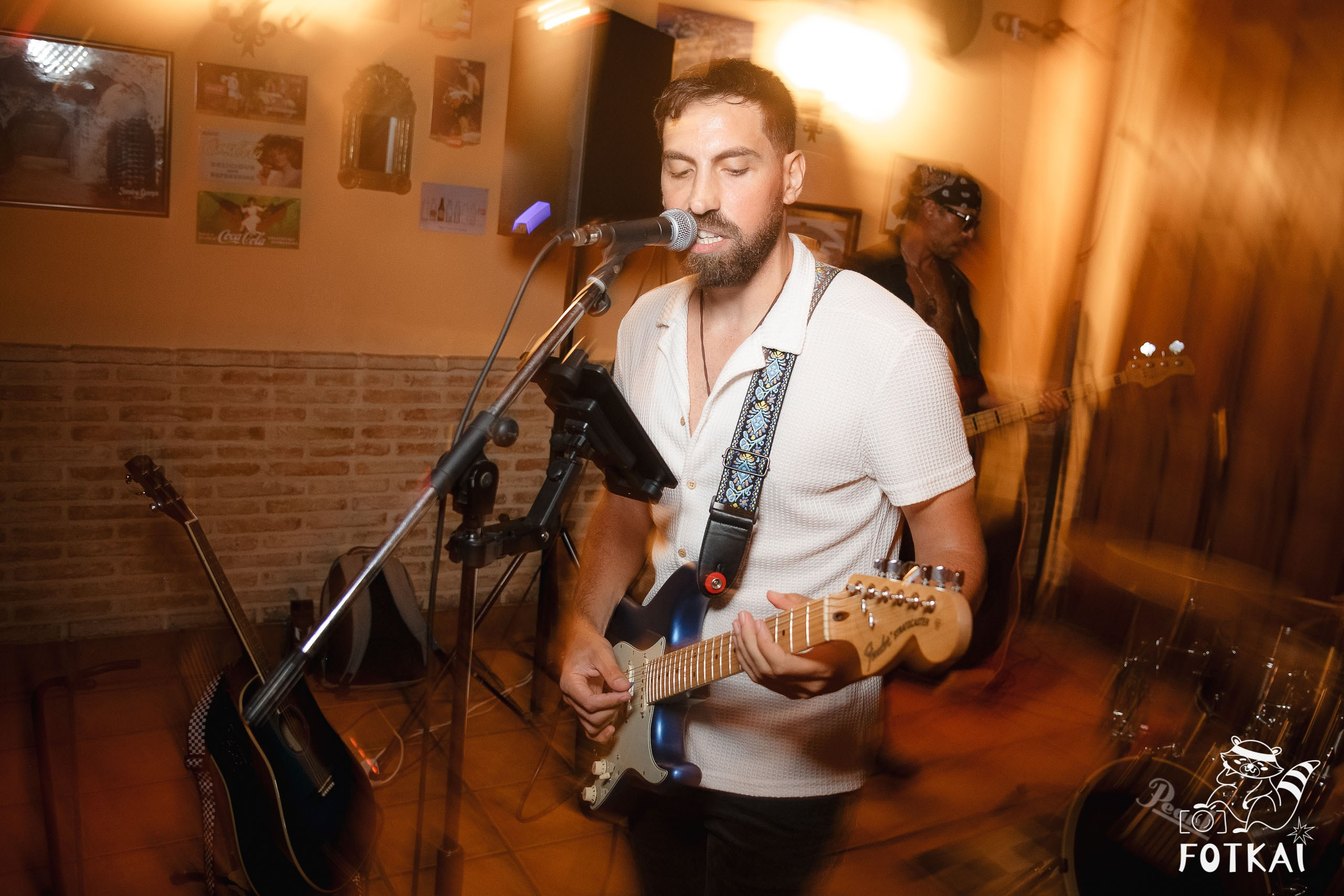 Stones of the Coast en Café Aljibe Rojales: Reportaje fotográfico 30.08.25 | FOTKAI