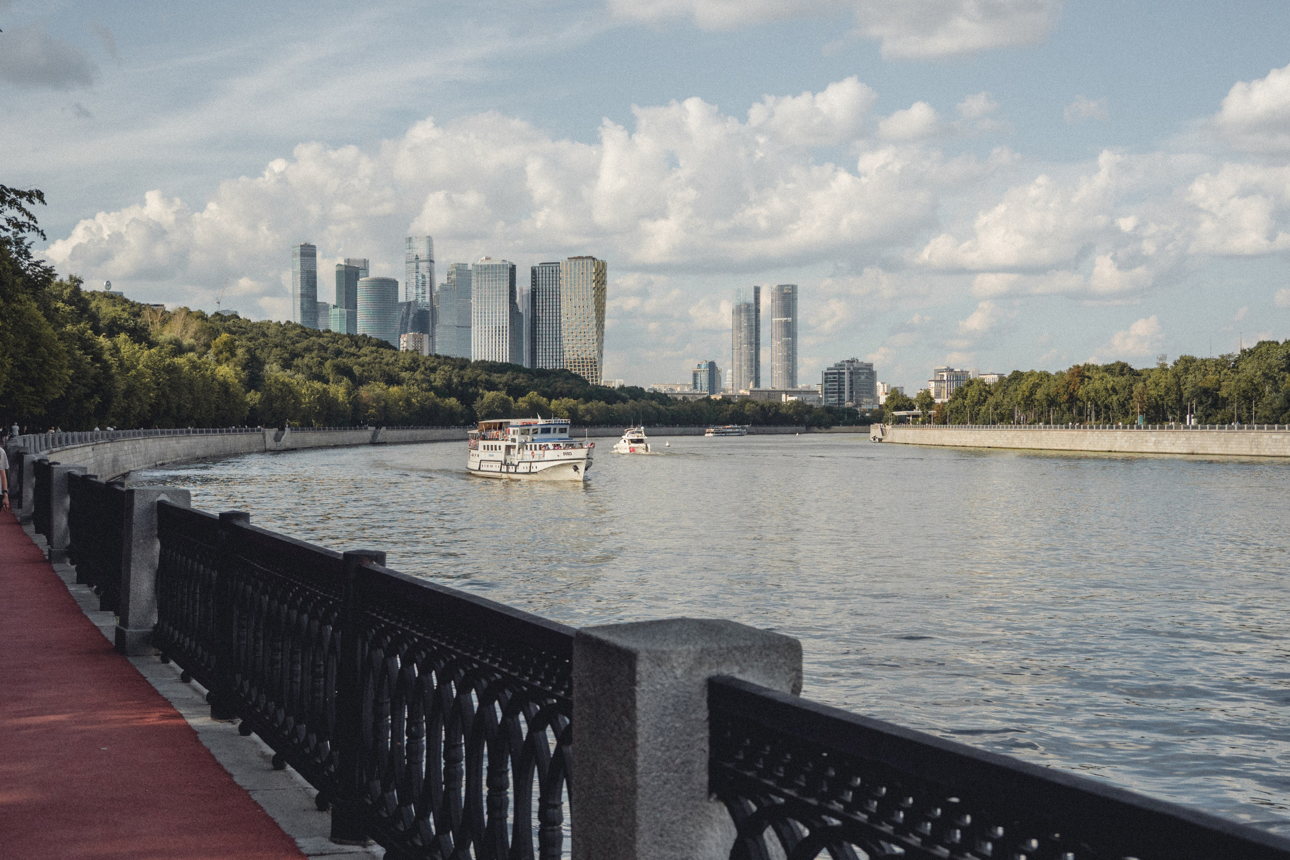 Воробьевы Горы. Photographe sur Cote d’Azur. Portraits de familles, couples, enfants, événements