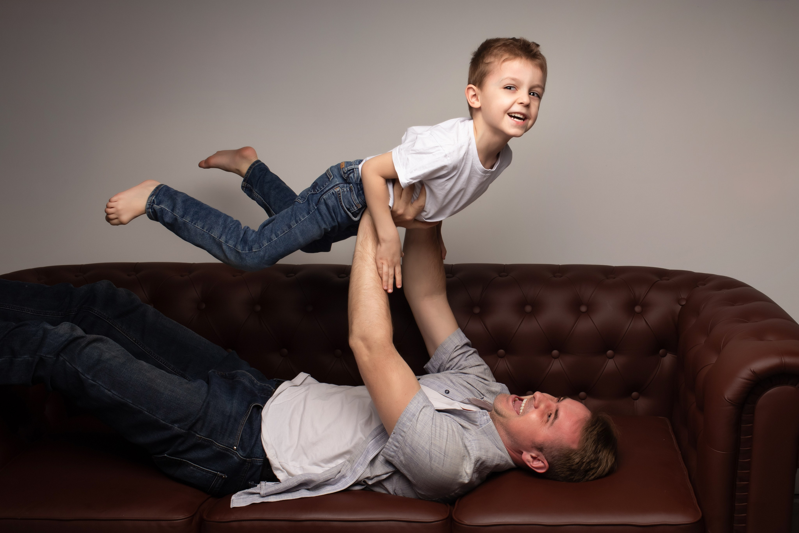 Beautiful family photo session in Spain. Professional photographer in Spain