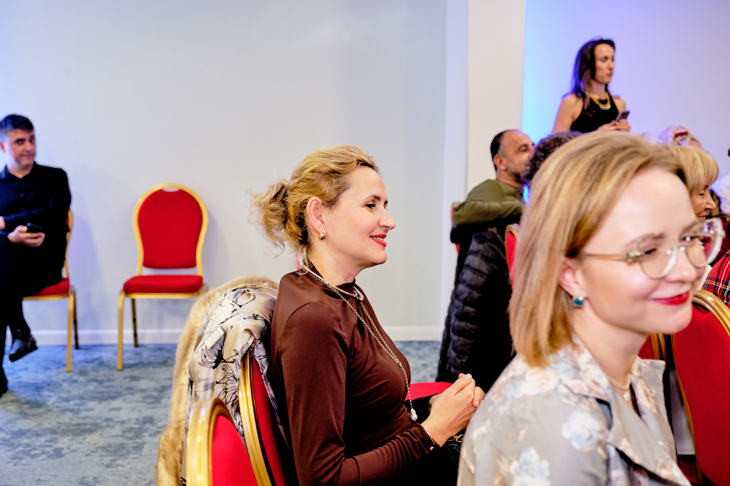 Фоторепортаж з благодійного Новорічного балу у Чорногорії. Портретний фотограф Альона Новгородцева