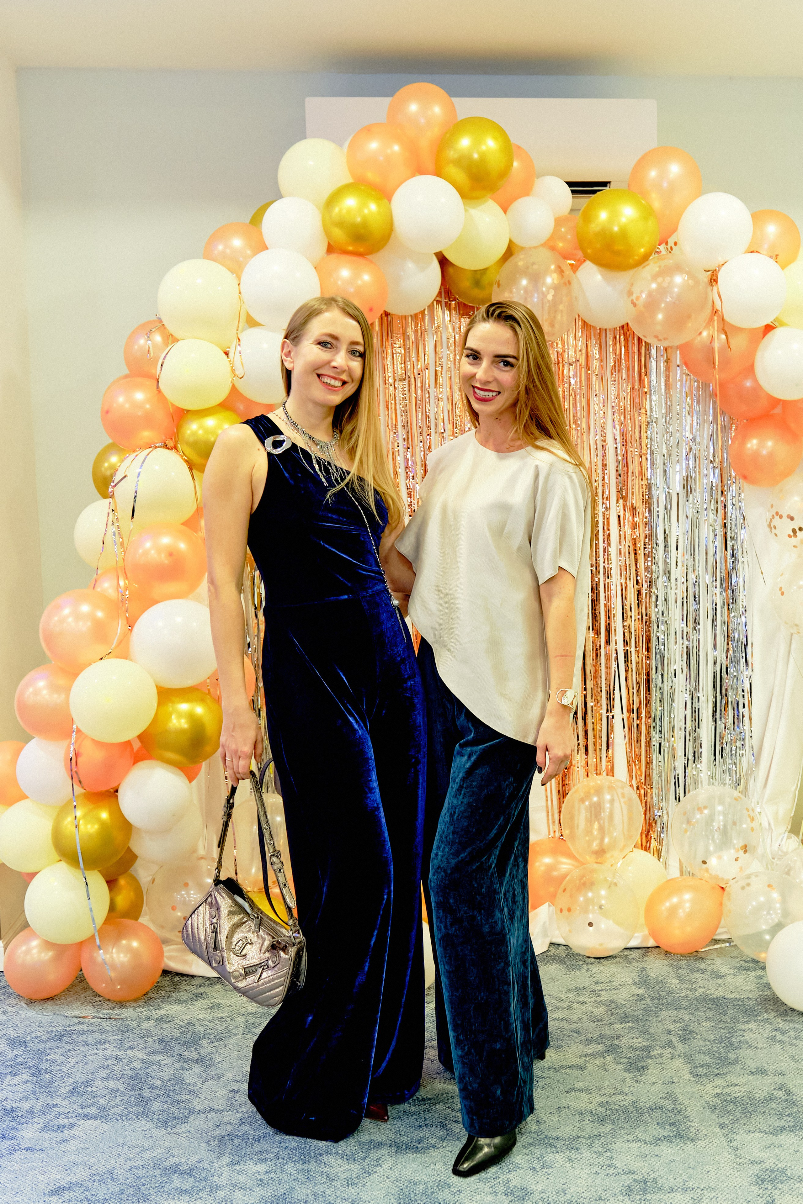 Фоторепортаж з благодійного Новорічного балу у Чорногорії. Портретний фотограф Альона Новгородцева