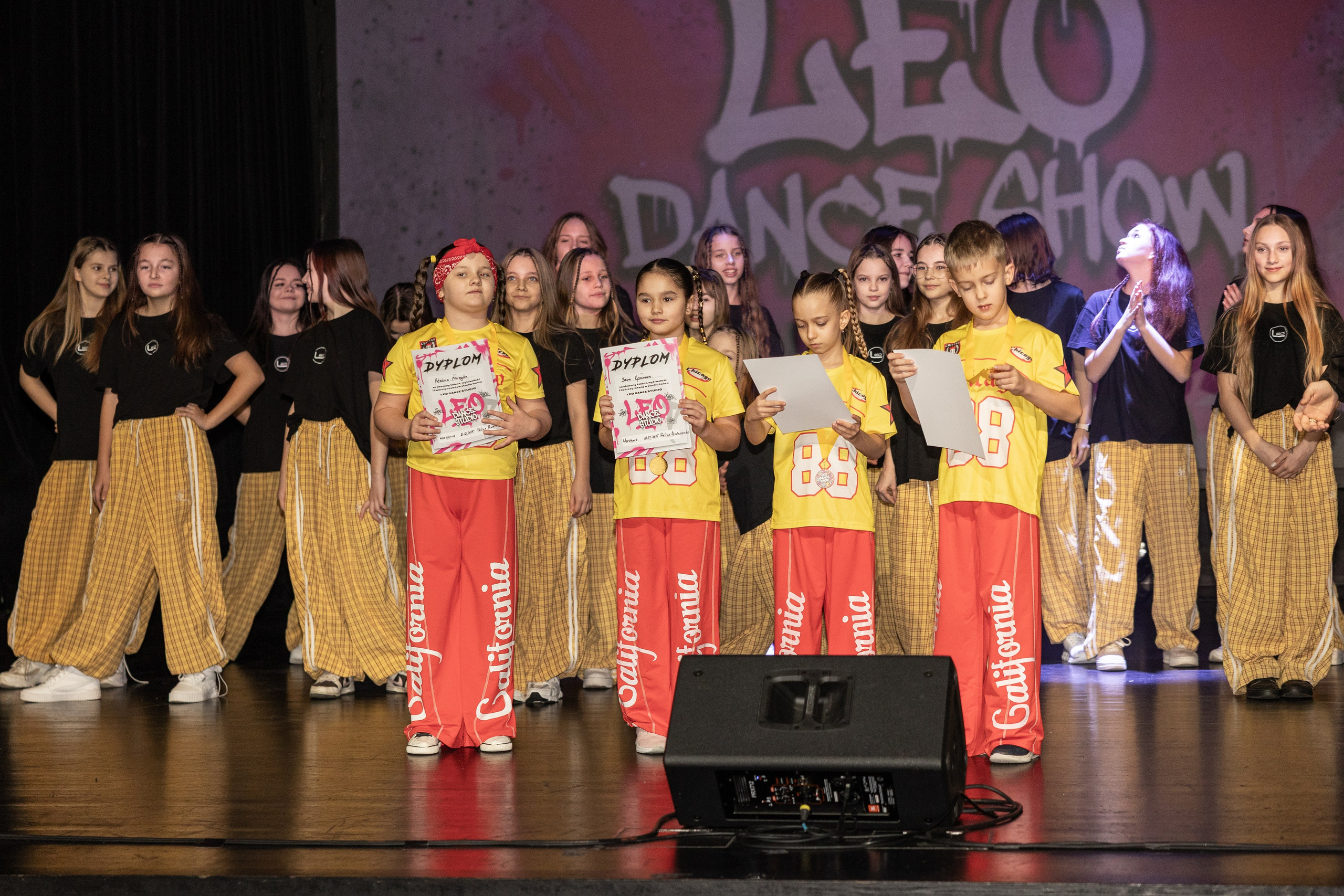 LEO DANCE SHOW WINTER 2025. Семейный и детский фотограф в Варшаве Мила Бобровская