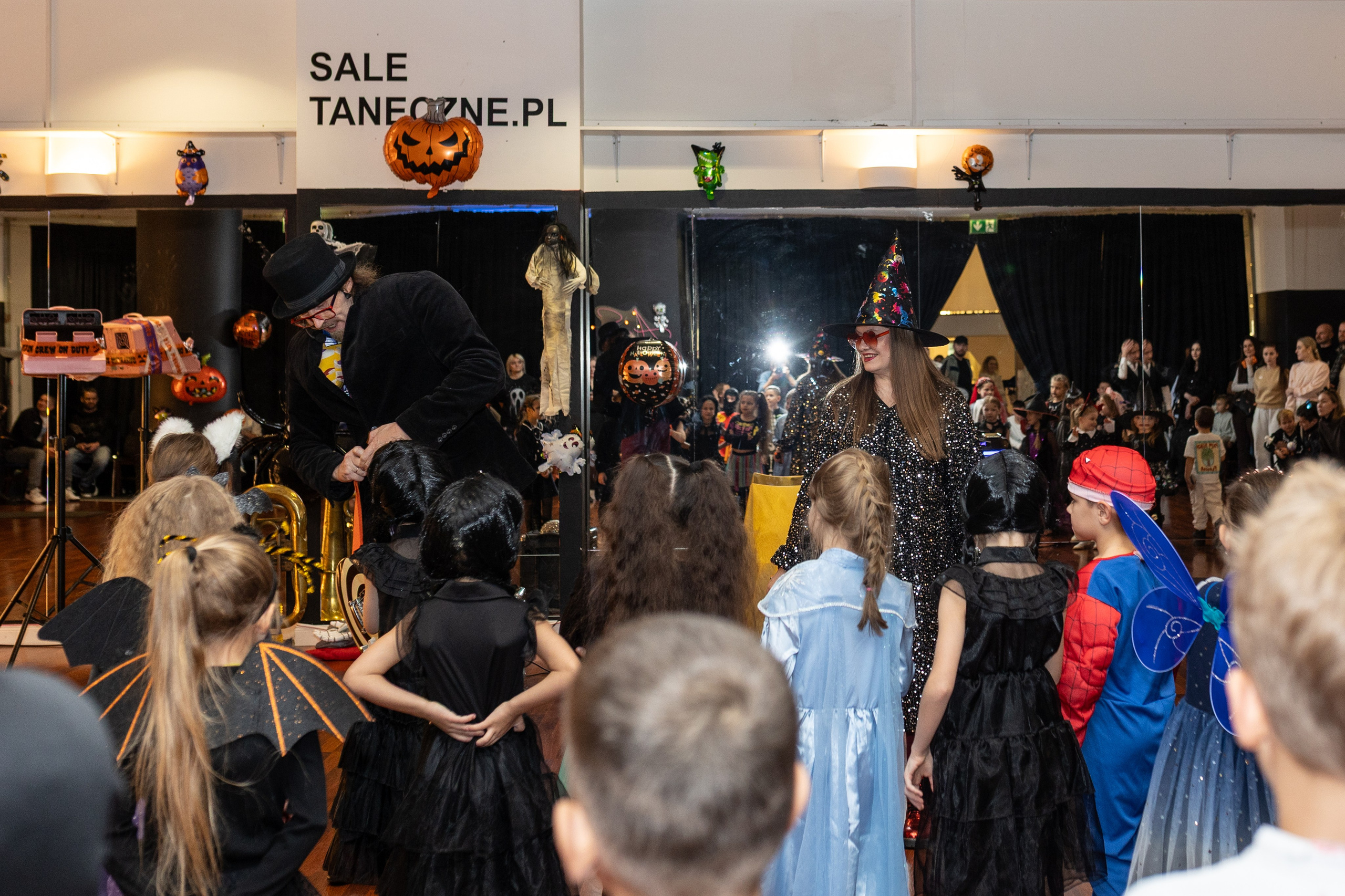 Leo dance studio Helloween 2025. Семейный и детский фотограф в Варшаве Мила Бобровская