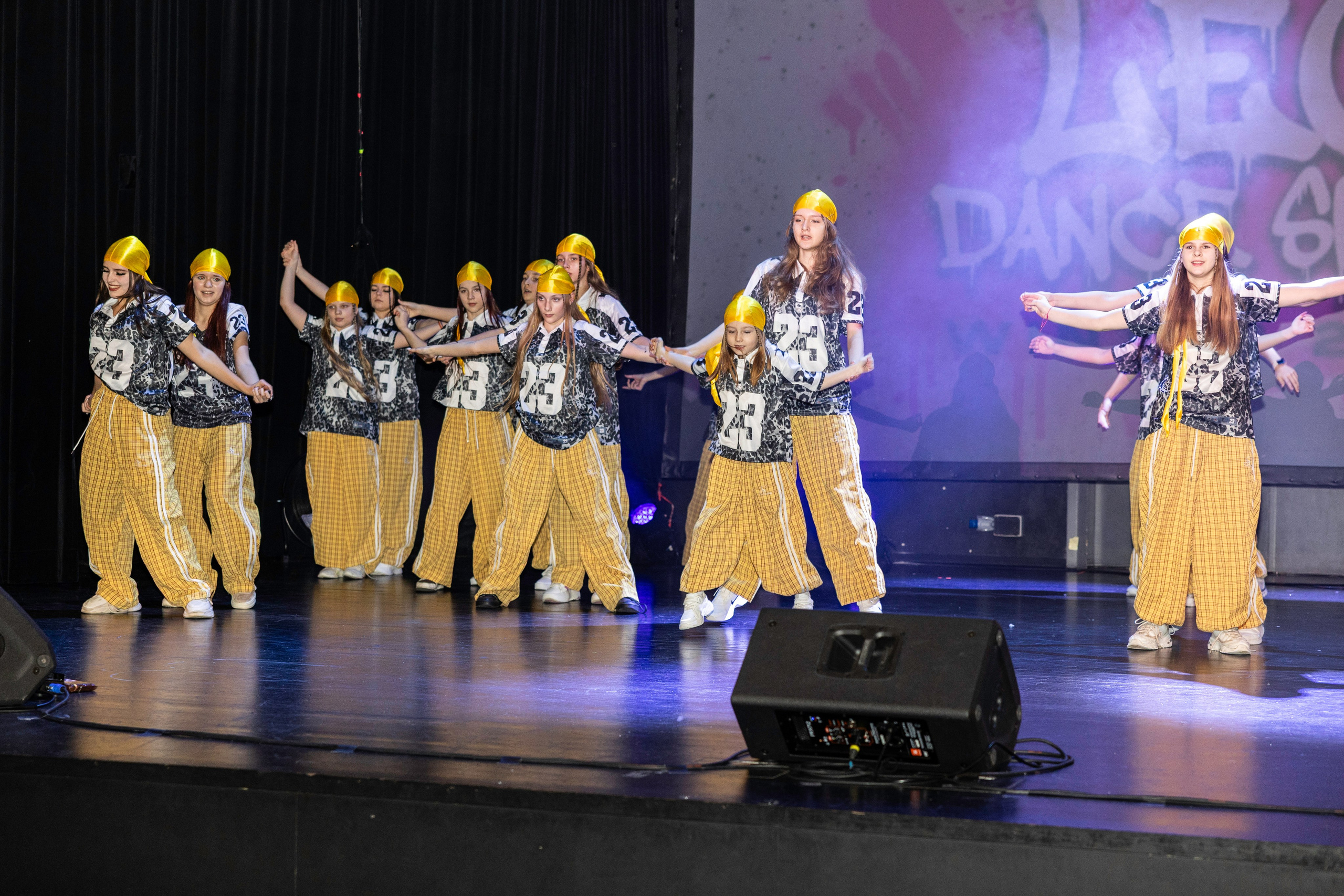 LEO DANCE SHOW WINTER 2025. Семейный и детский фотограф в Варшаве Мила Бобровская