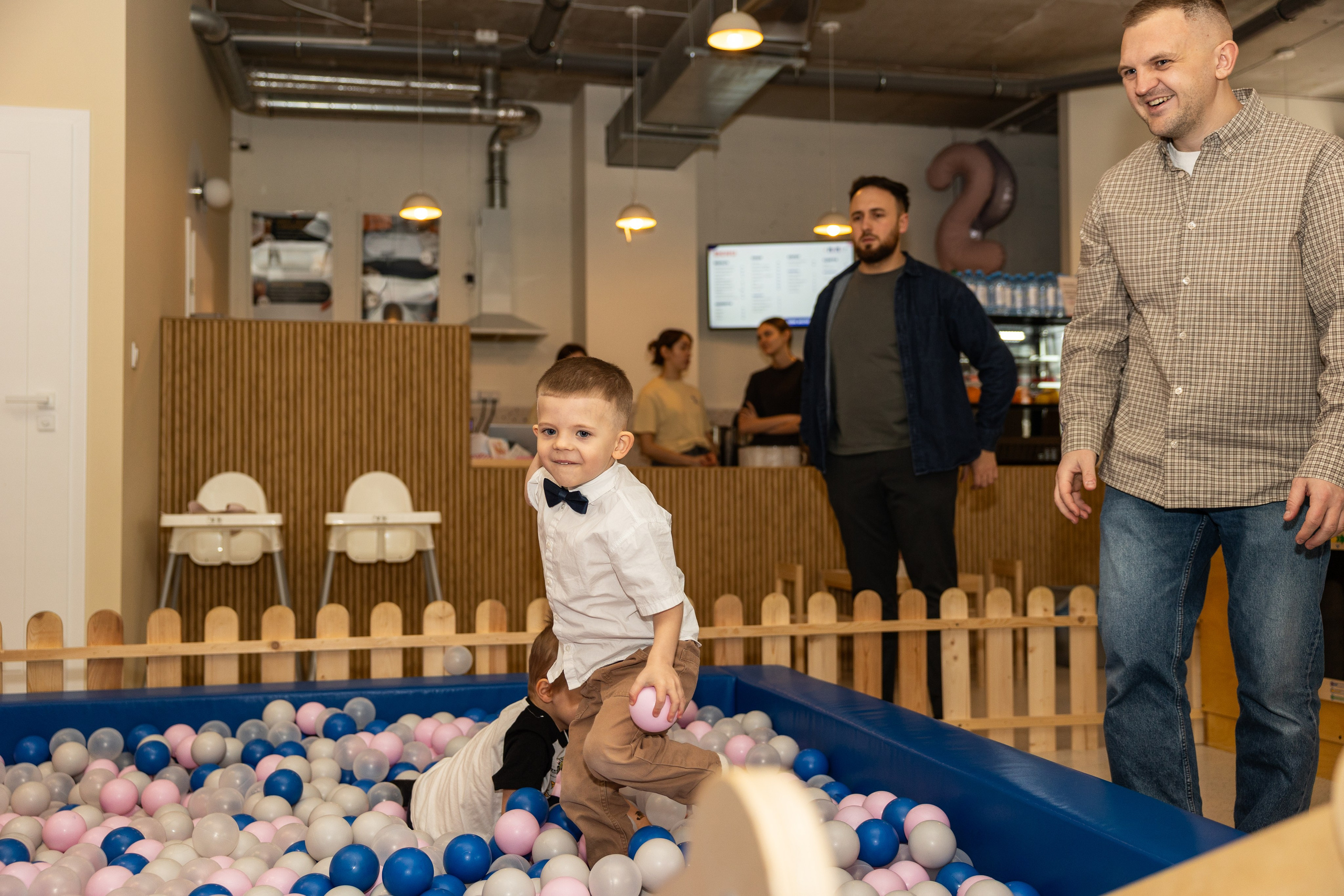 День рождения Артёма 24 января 2026 года. Семейный и детский фотограф в Варшаве Мила Бобровская