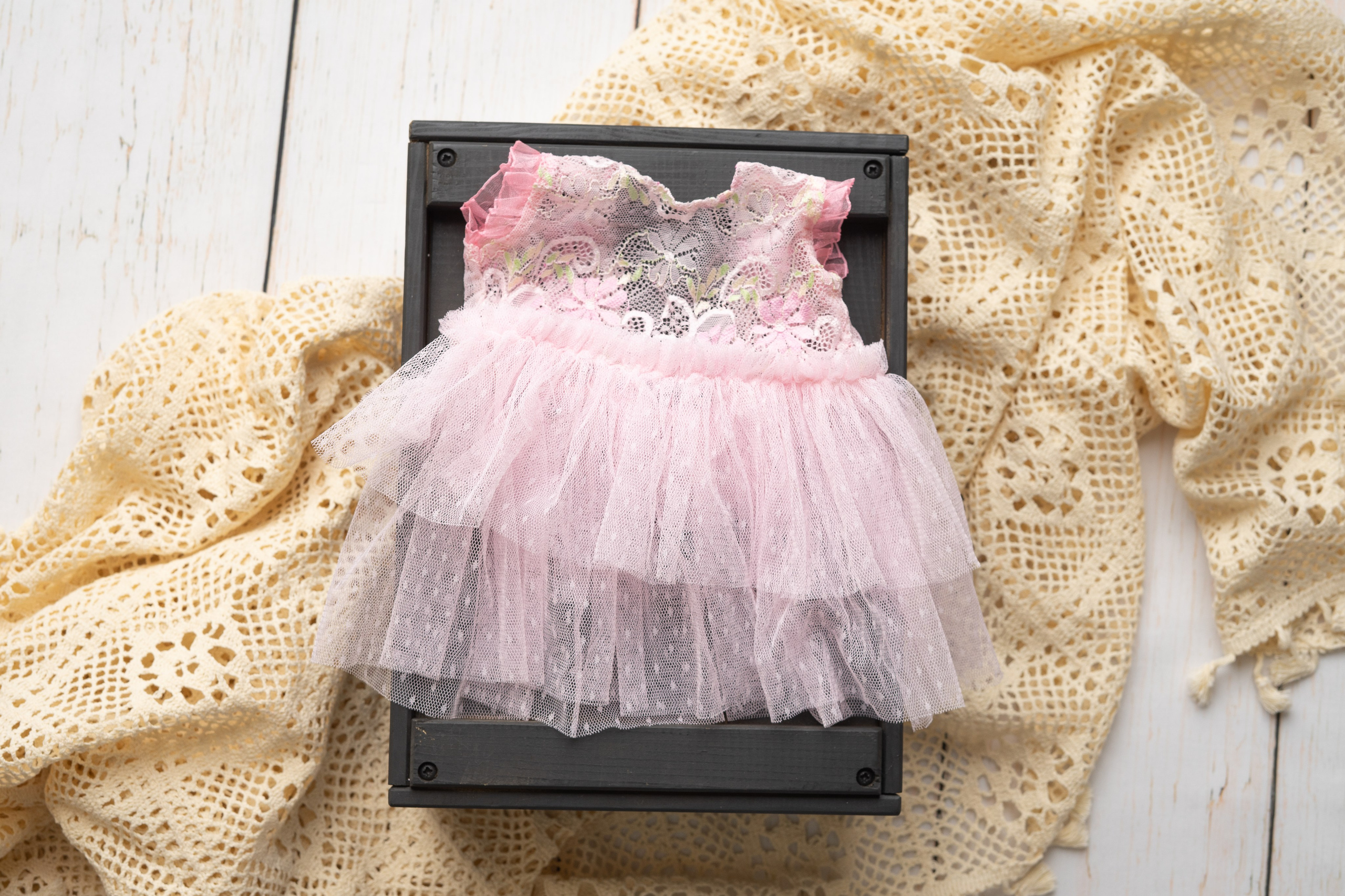 Outfits for Girls. Newborn Photographer and life casting in Dubai Dariya Saeed