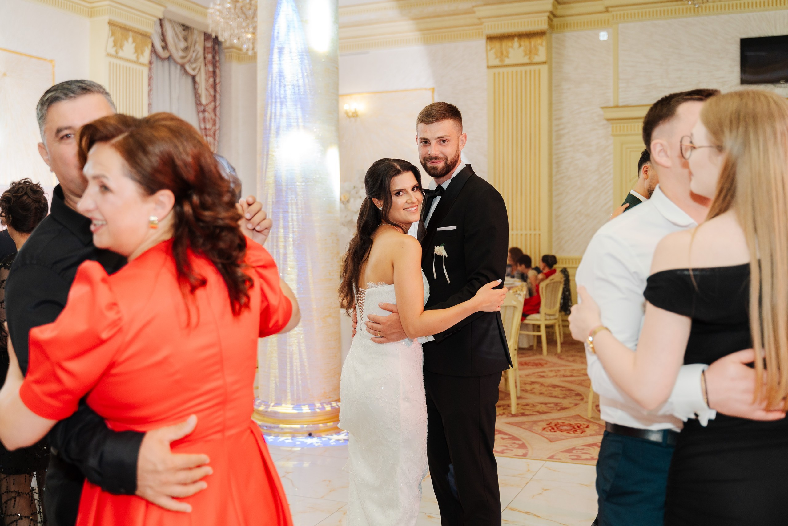 Catalina & Sebi. Ionut Cimpoes FOTOGRAF