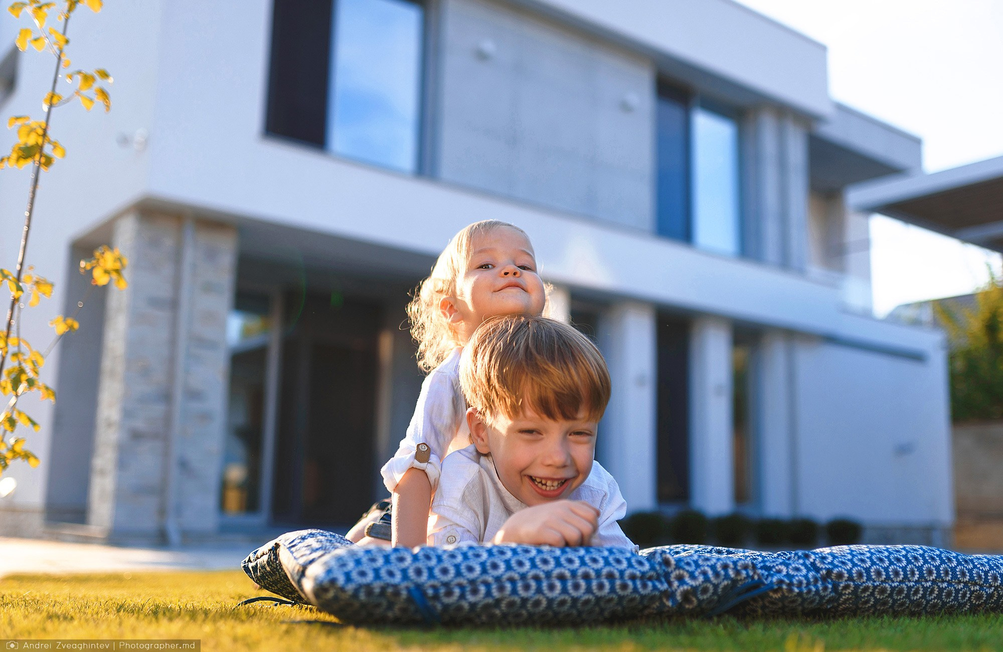 Outdoor family photography in Moldova — photographer Andrei Zveaghintev. Wedding and family photographer in Moldova, Chisinau— Andrei Zveaghintev