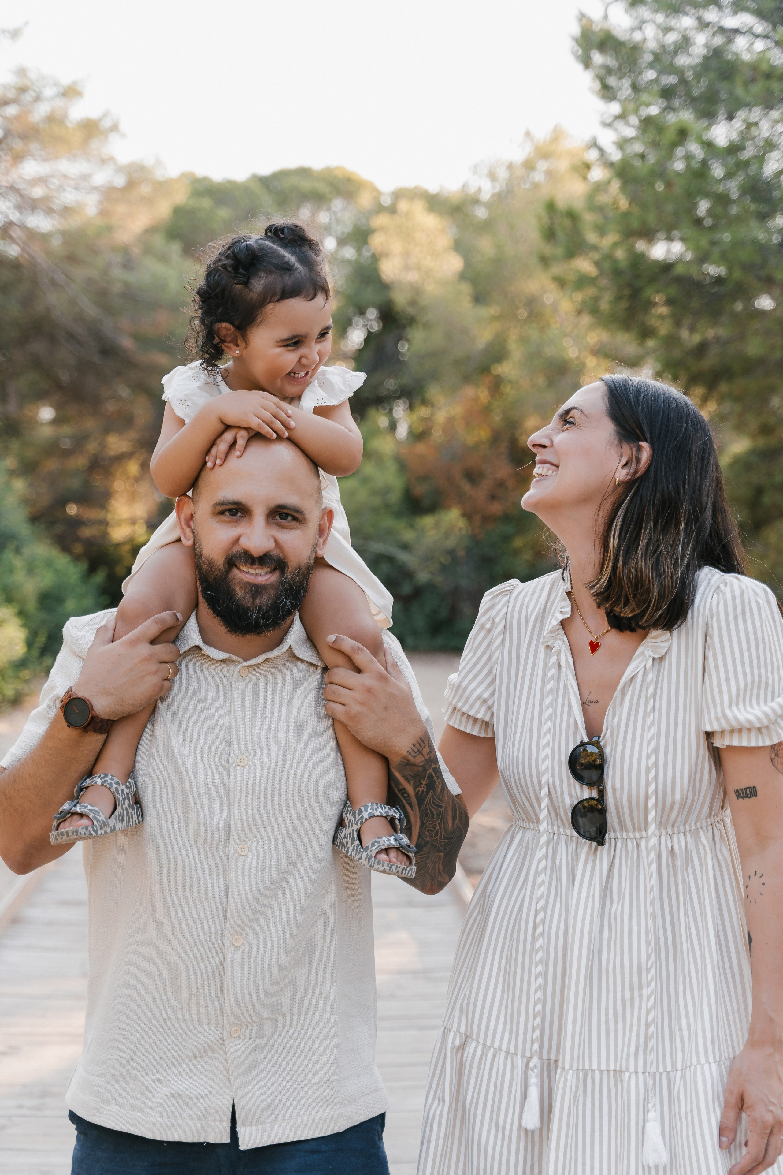 Rebeca, Roman y Laia. Fotógrafa de bodas y familias en España, Valencia: Nadia ProFoto