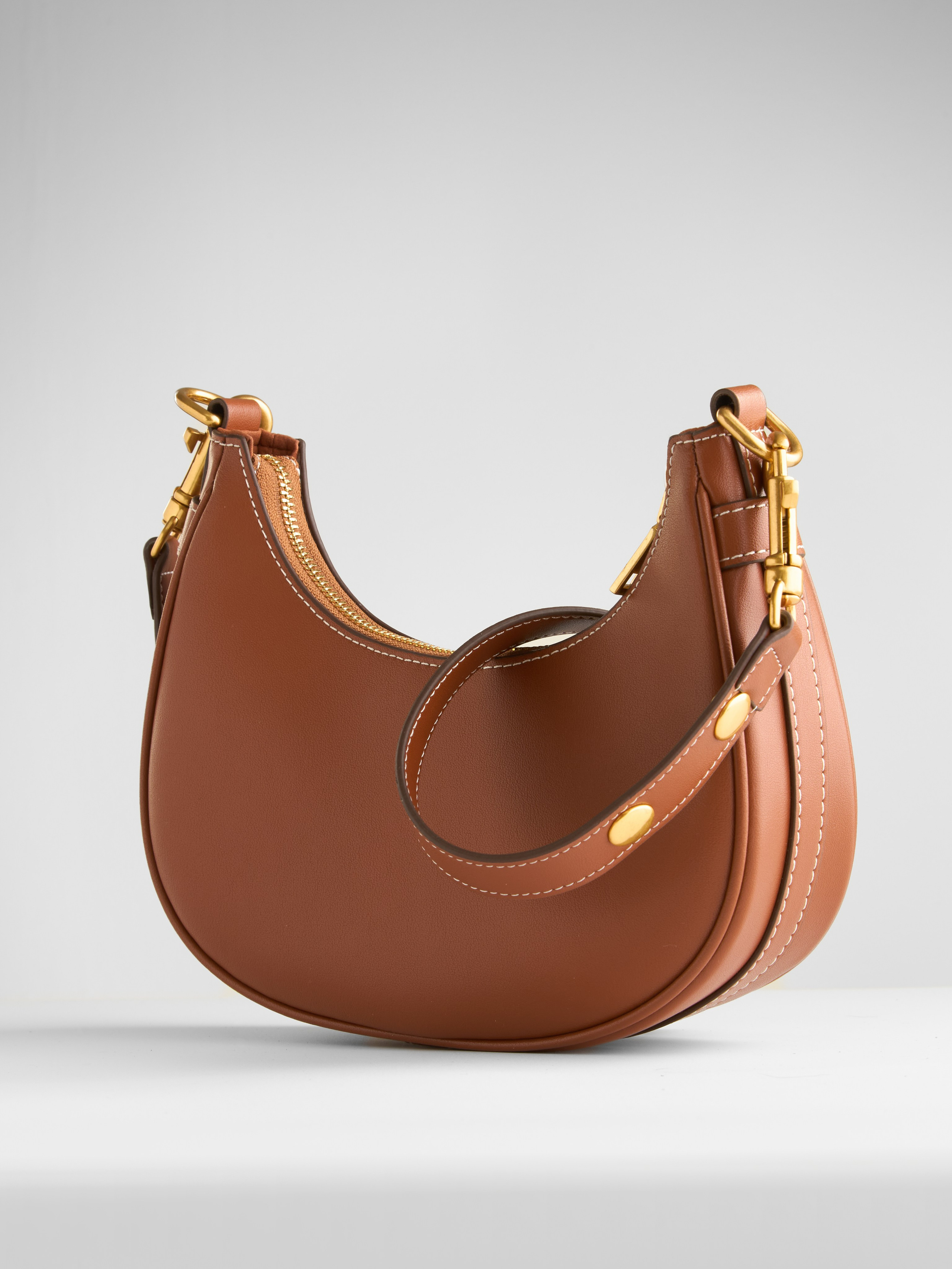 Сумки и кошельки. Предметная фотосъемка в Алматы. Студия фото и видео съемки товаров