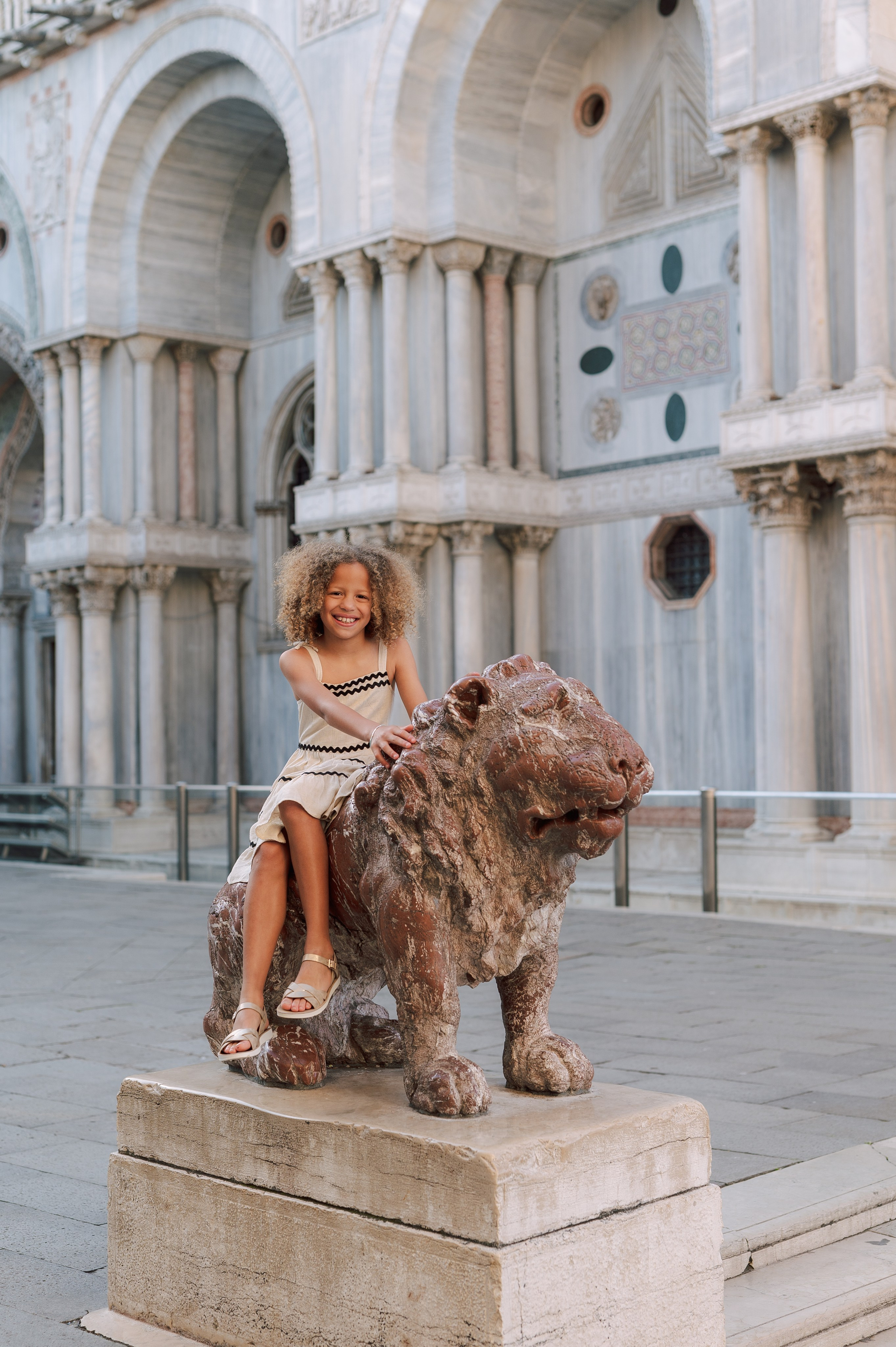 Eliza, Elena, Elliana, Teresa and Brad. Photographer in Venice Anna Terzi