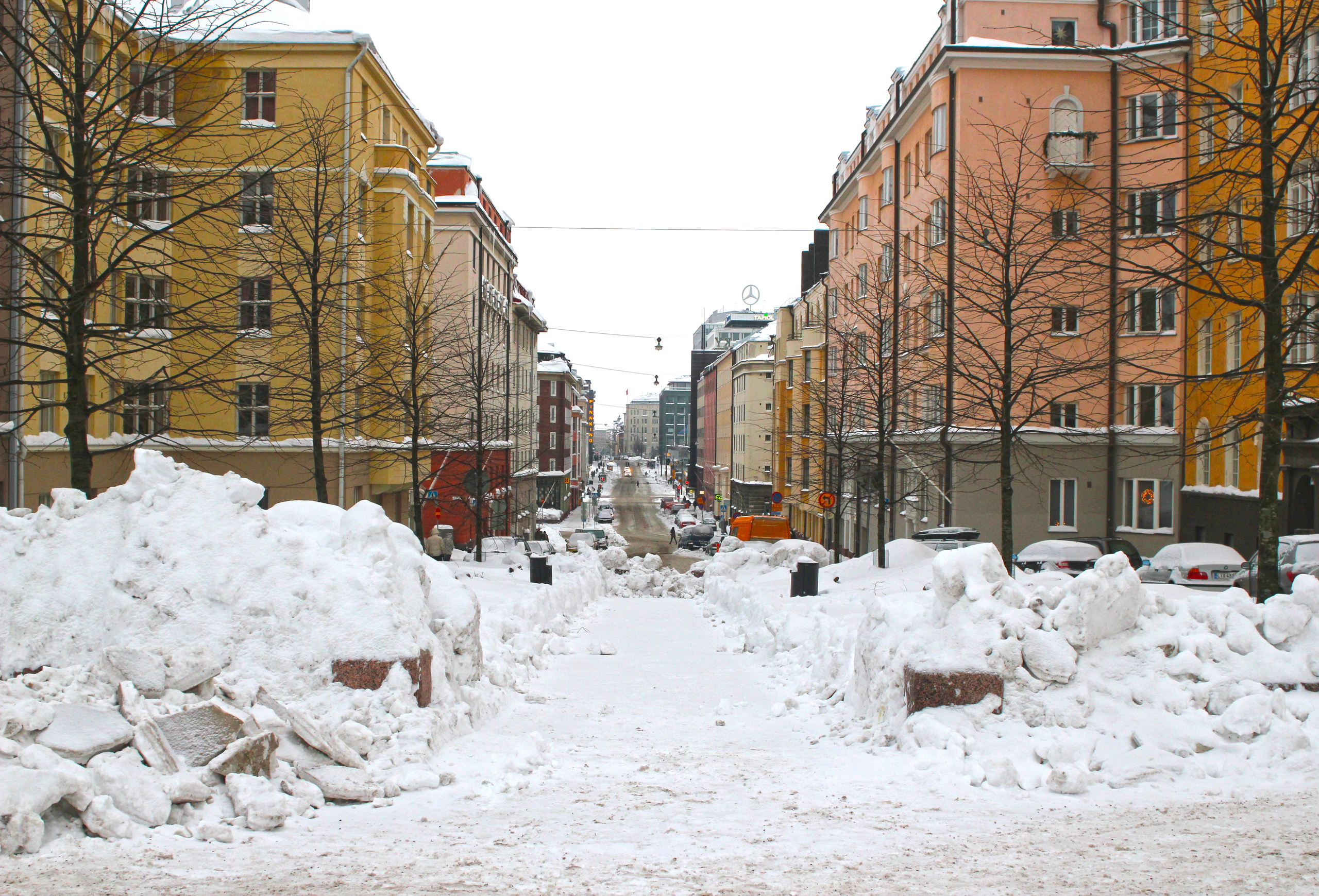 2011. Стрит-фотография, полная абсурда, идиотизма и красоты
