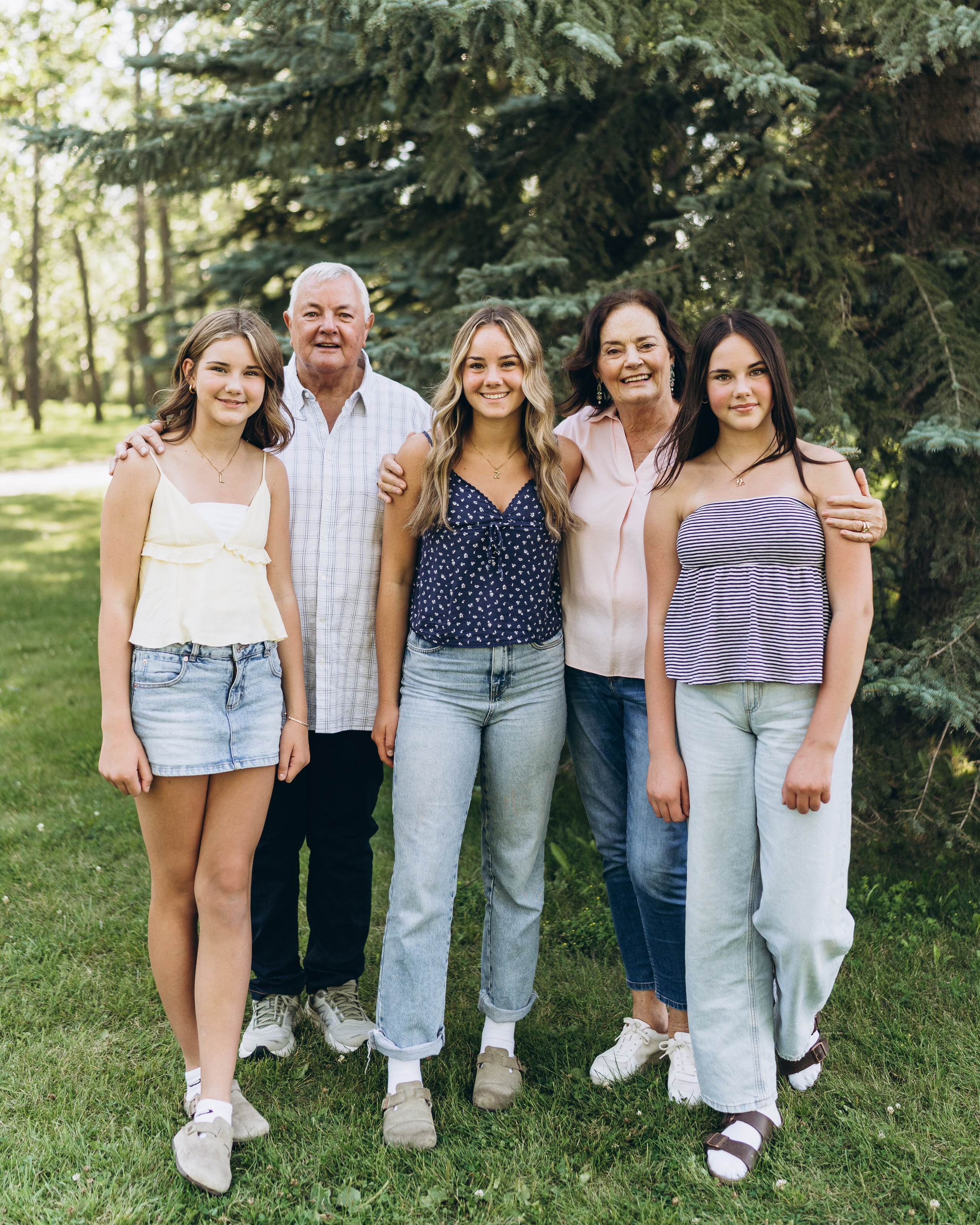 Lynn & fam. Calgary Wedding & Lifestyle Photographer — Yevhen Polishchuk