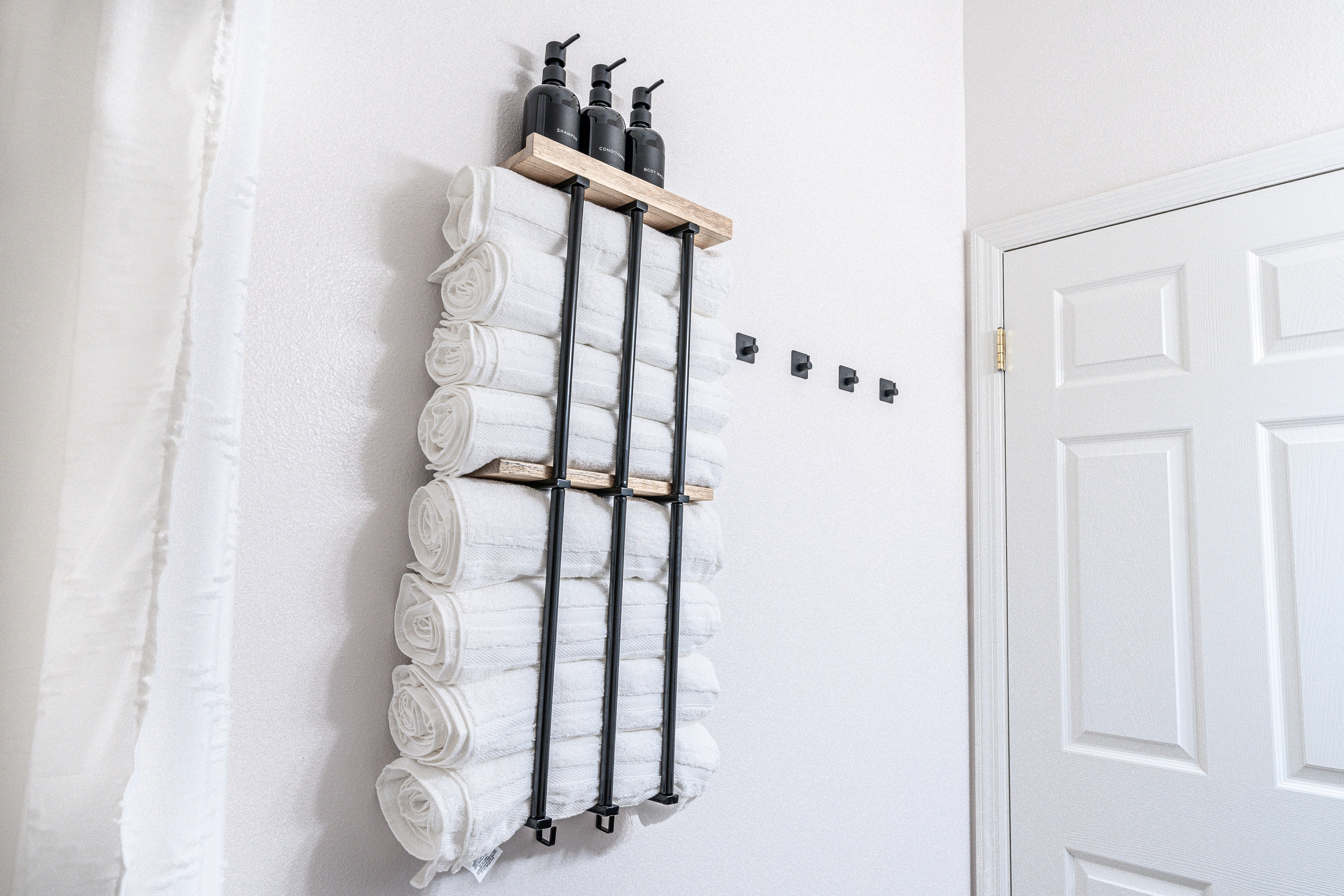 The house is for Rent AirBNB: https://ru.airbnb.com/rooms/1023445326769536774?_set_bev_on_new_domain=1702356155_MDFhNDI0ZDdjMDhj&source_impression_id=p3_1702356155_K3LTjNJeF83QUyI0