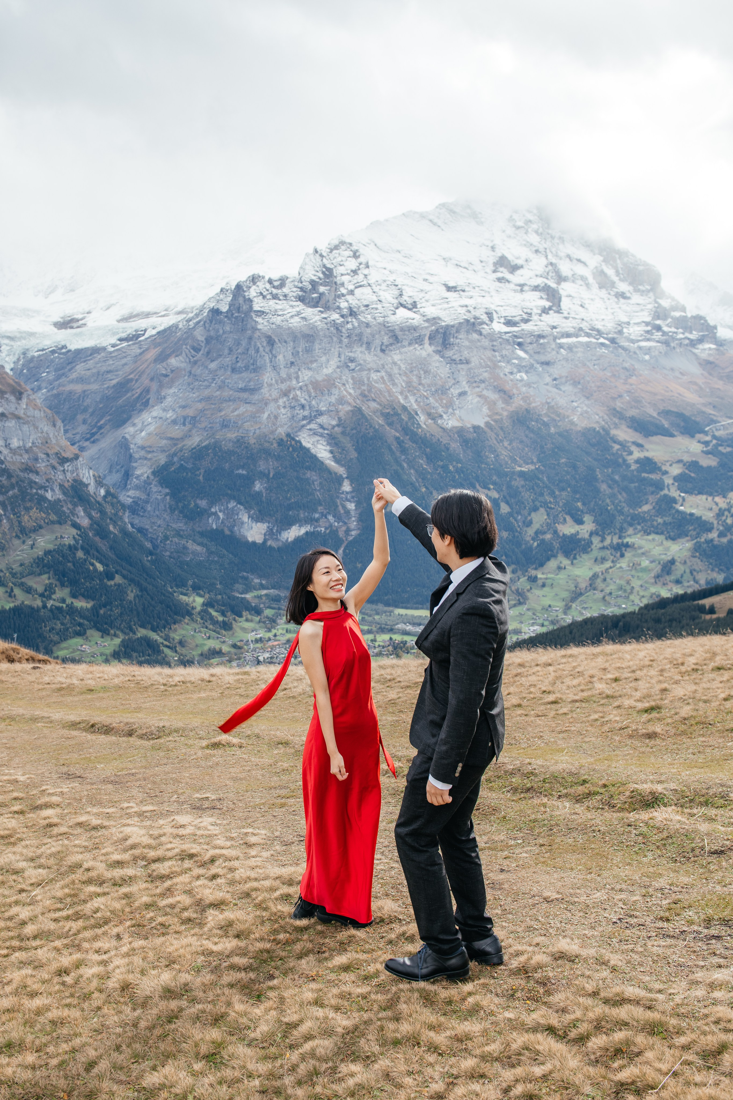 Kaiwen & Xiaoming Grindelwald, Switzerland. I am Elena Altendorfer. Wedding photographer in Zurich and Switzerland