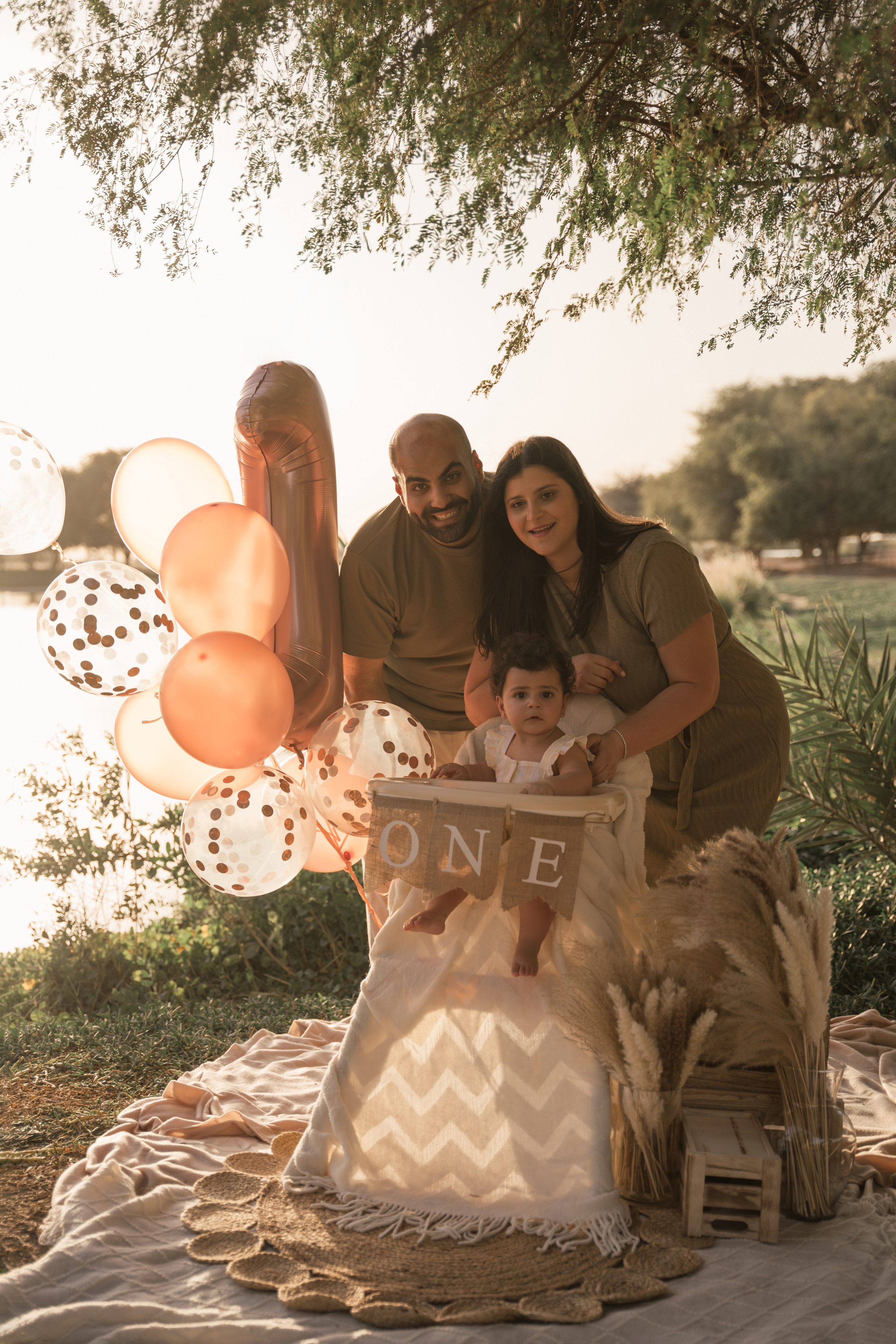 Family fun and cake crush. Angela Iakovleva — Family Photographer in Dubai