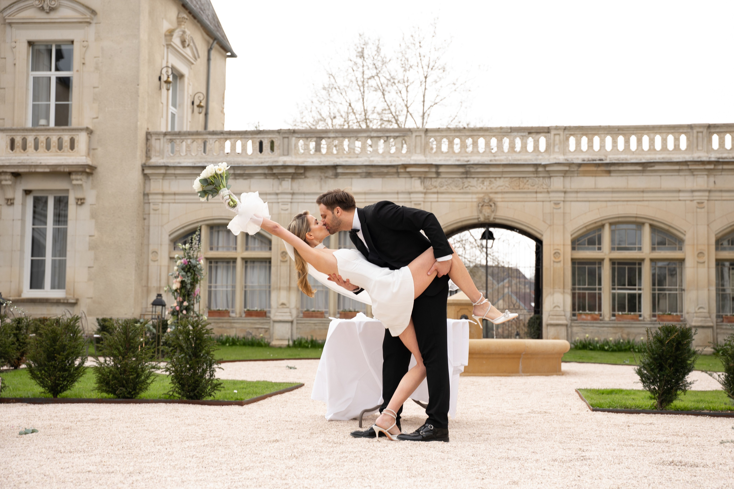 Chateau elopement inspiration. Wedding photographer in Paris Oksana Shum