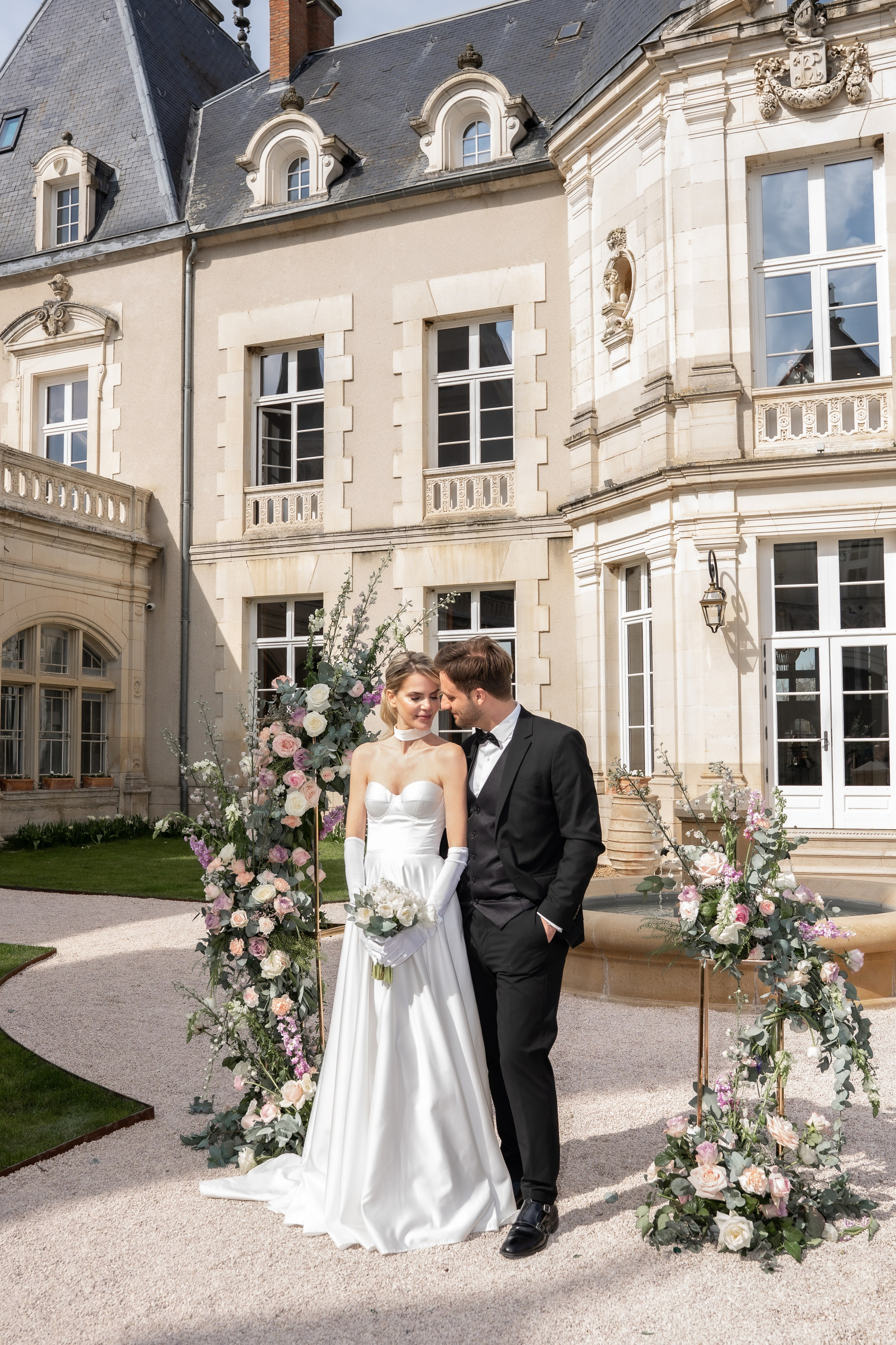 Chateau elopement inspiration. Wedding photographer in Paris Oksana Shum