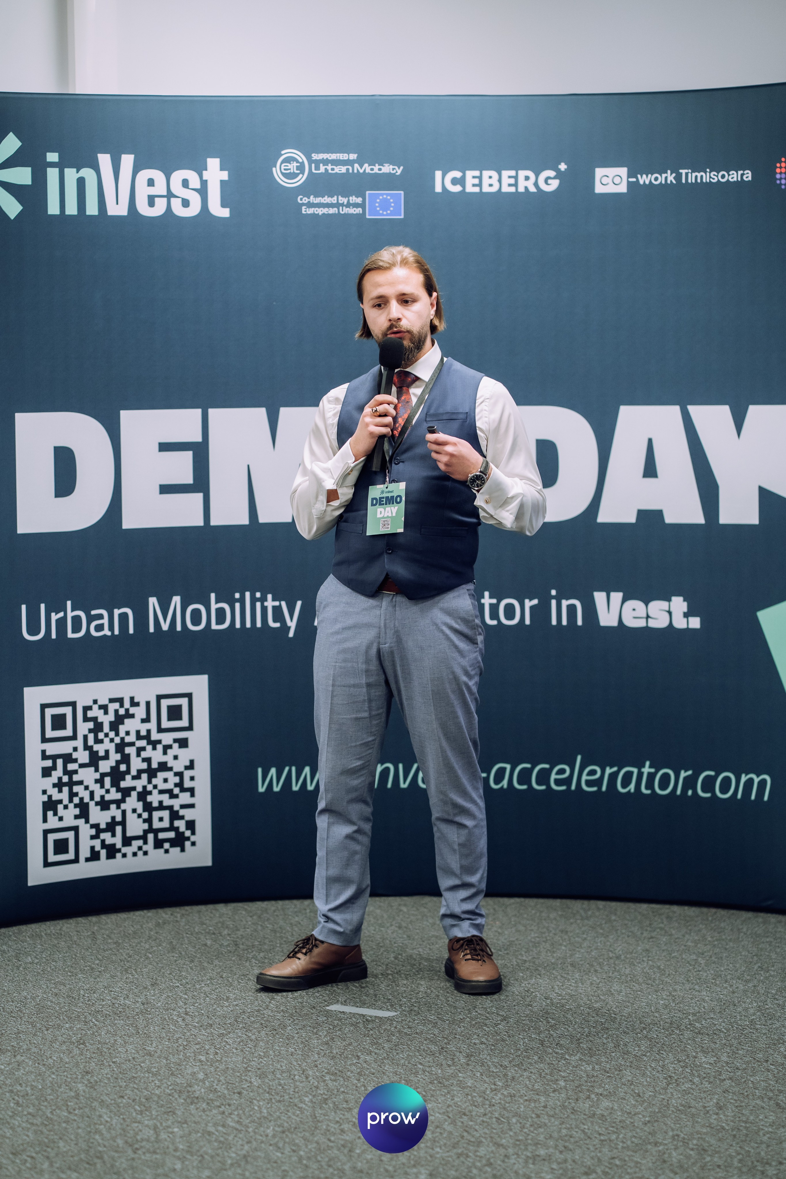 InVest DemoDay @ Cowork. Cozac Cristian Photographer