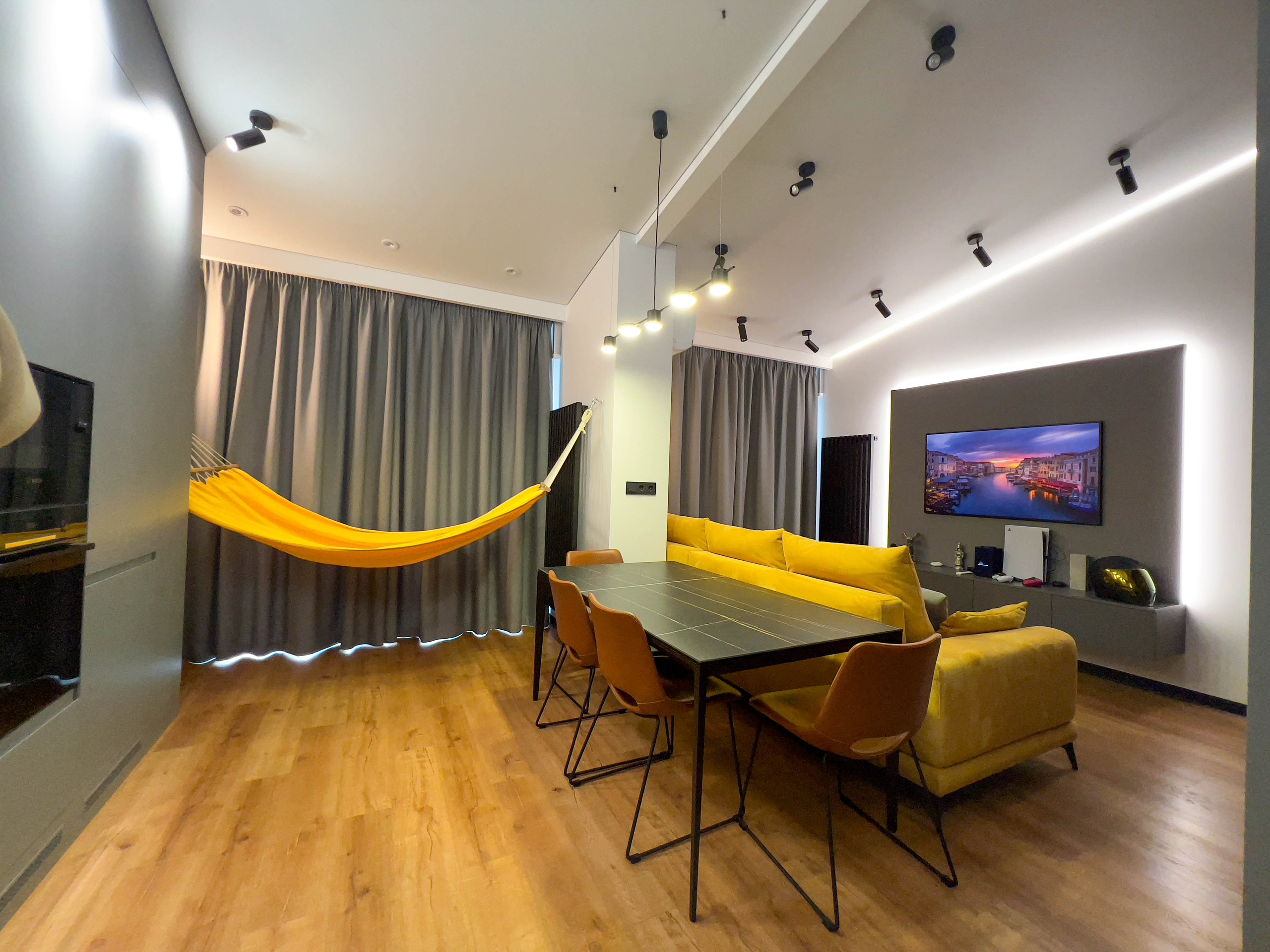 The apartment is on two levels. Fotograf Dmitrii Donets